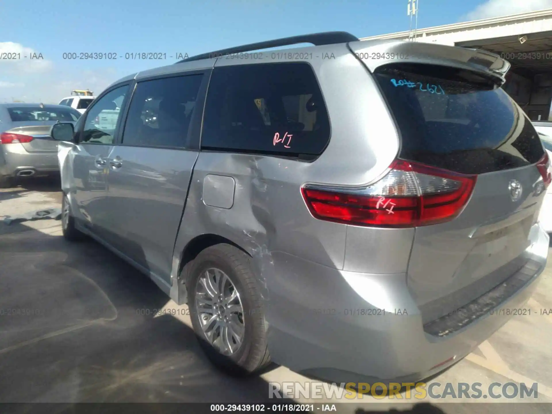 3 Photograph of a damaged car 5TDYZ3DC7LS064746 TOYOTA SIENNA 2020