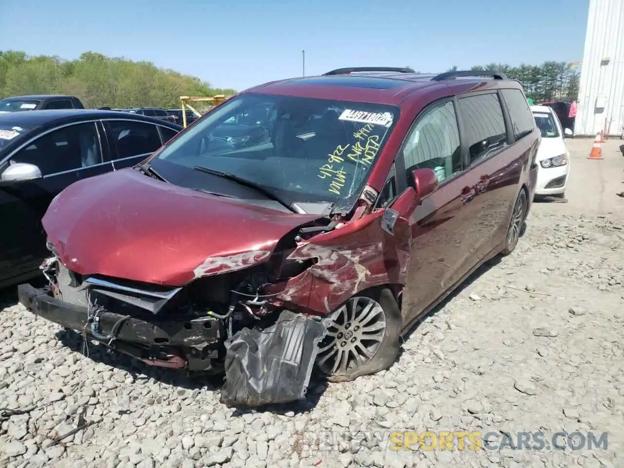 2 Photograph of a damaged car 5TDYZ3DC7LS069932 TOYOTA SIENNA 2020