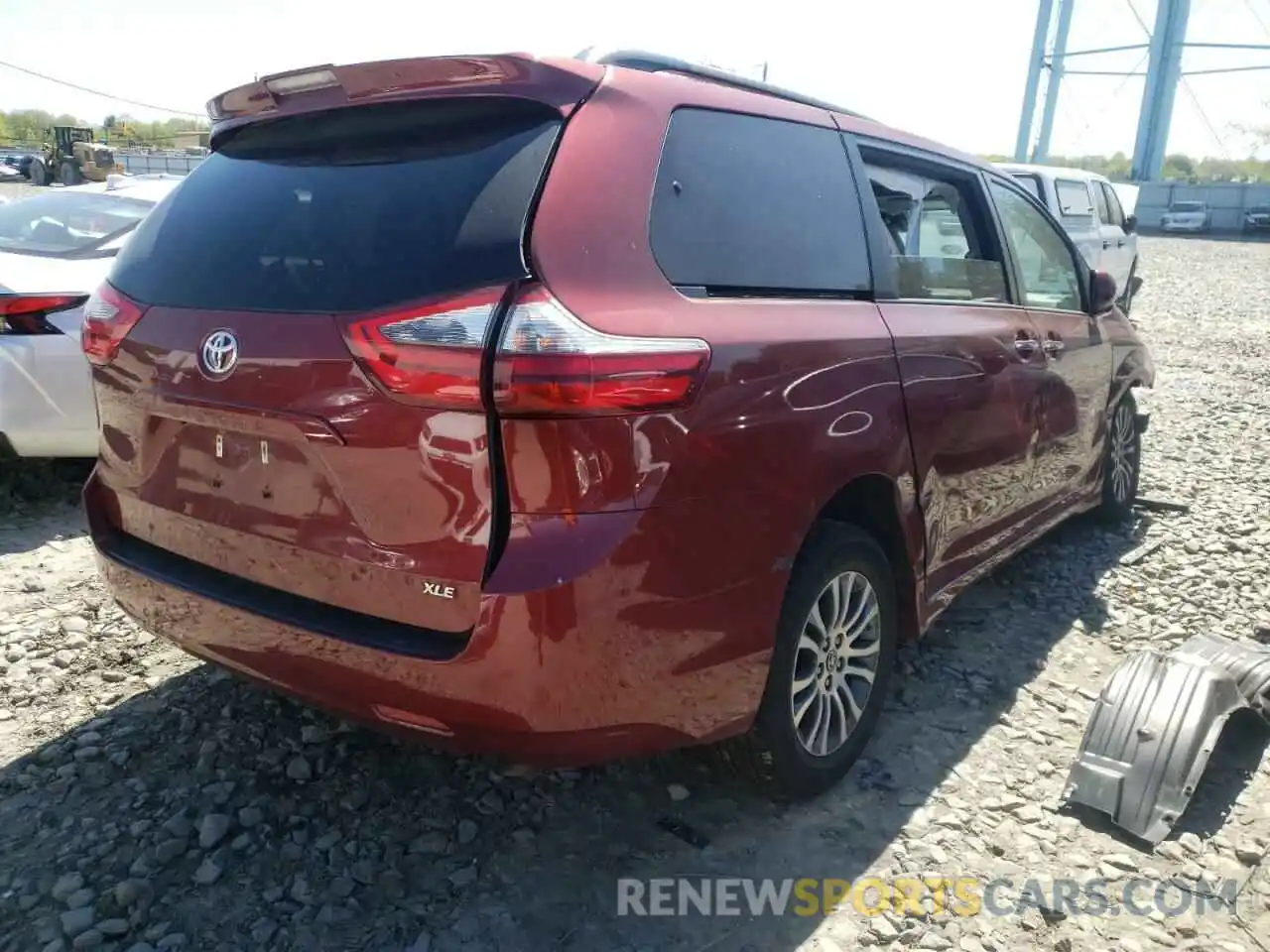 4 Photograph of a damaged car 5TDYZ3DC7LS069932 TOYOTA SIENNA 2020