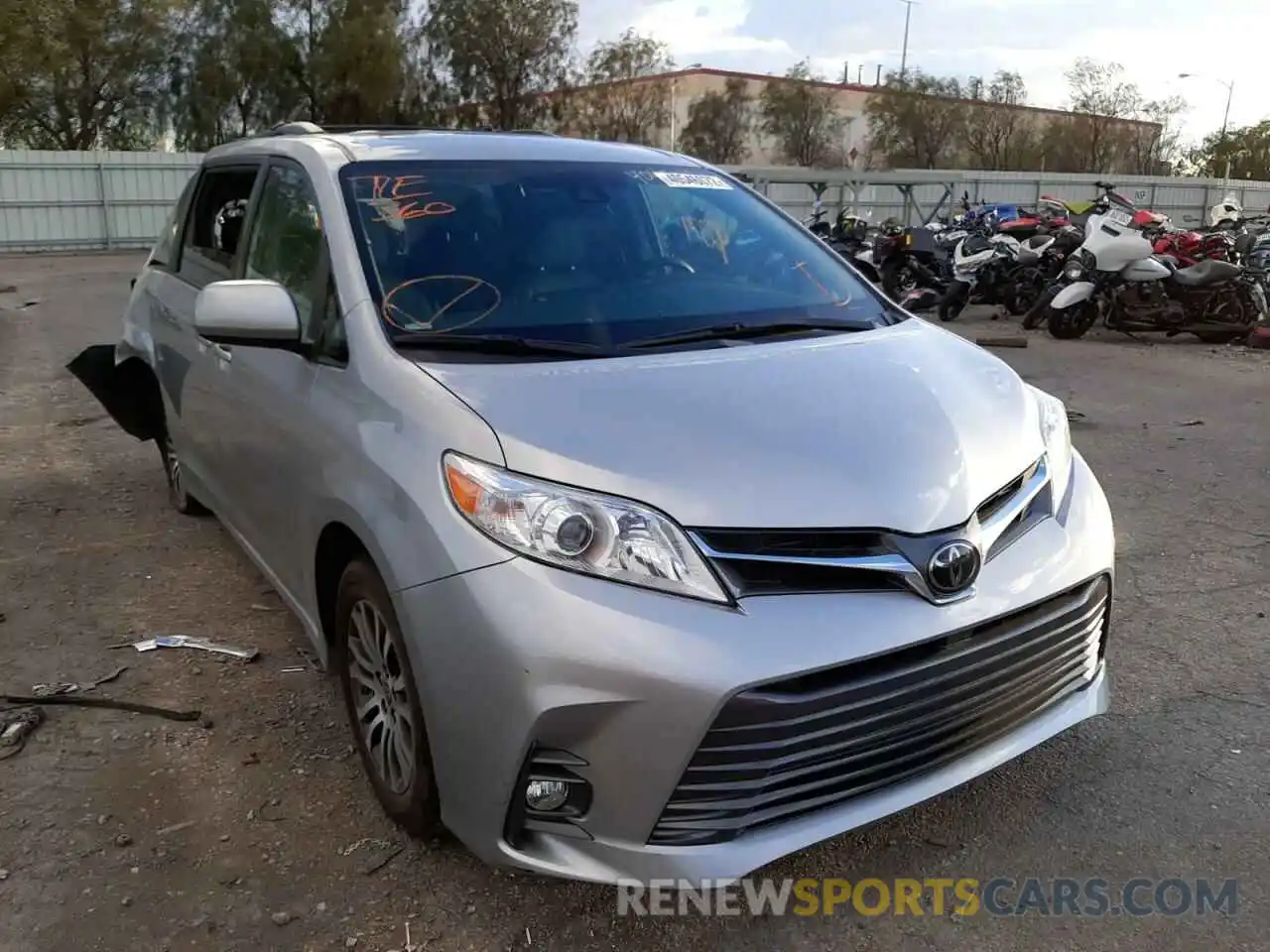 1 Photograph of a damaged car 5TDYZ3DC7LS080669 TOYOTA SIENNA 2020