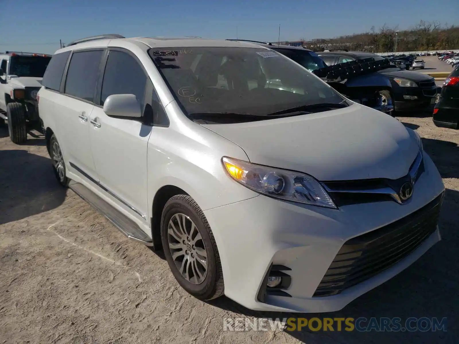 1 Photograph of a damaged car 5TDYZ3DC7LS081742 TOYOTA SIENNA 2020