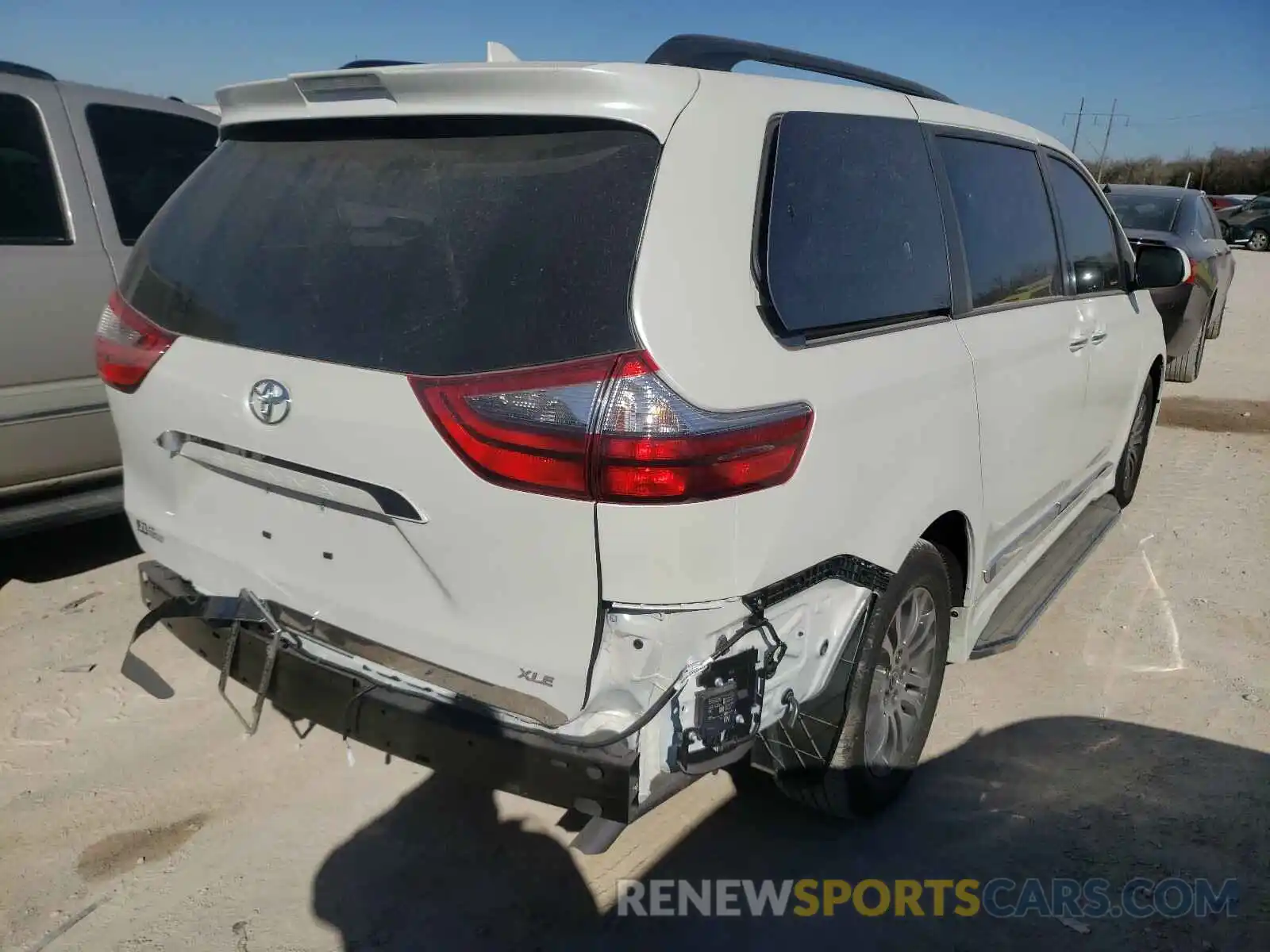 4 Photograph of a damaged car 5TDYZ3DC7LS081742 TOYOTA SIENNA 2020