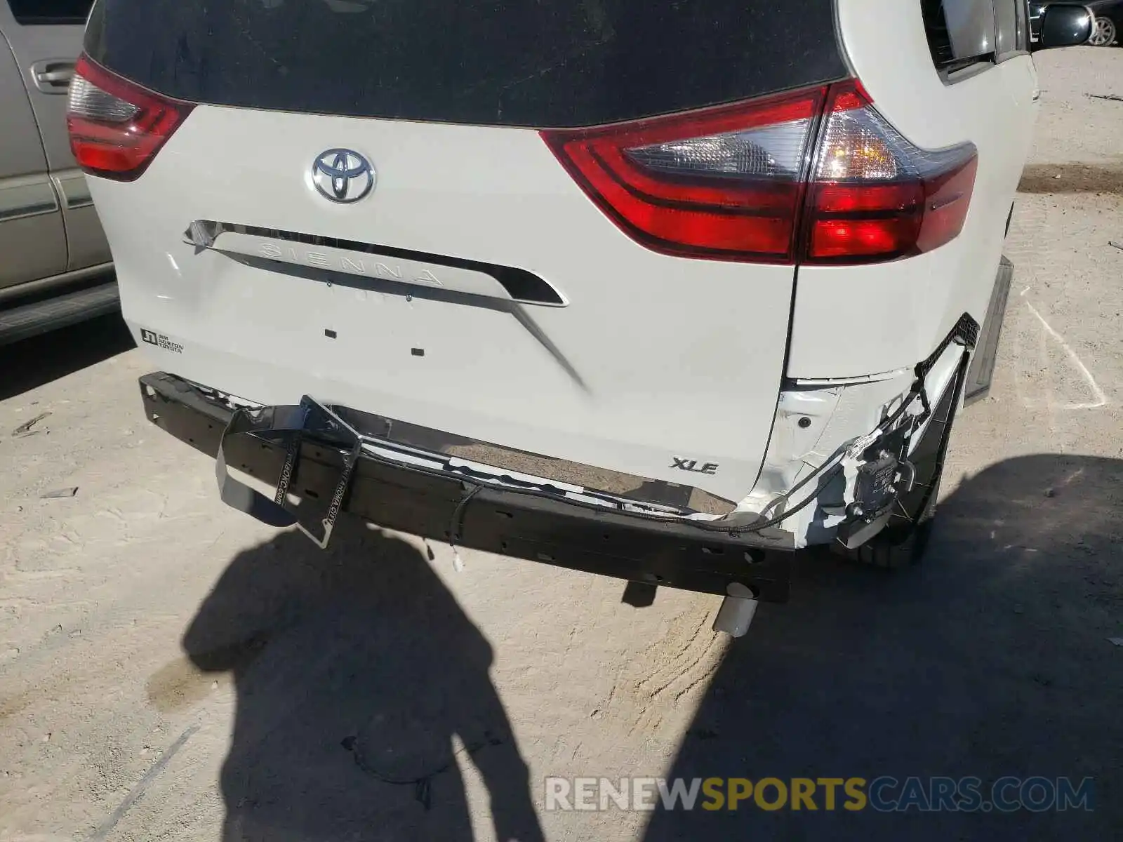 9 Photograph of a damaged car 5TDYZ3DC7LS081742 TOYOTA SIENNA 2020