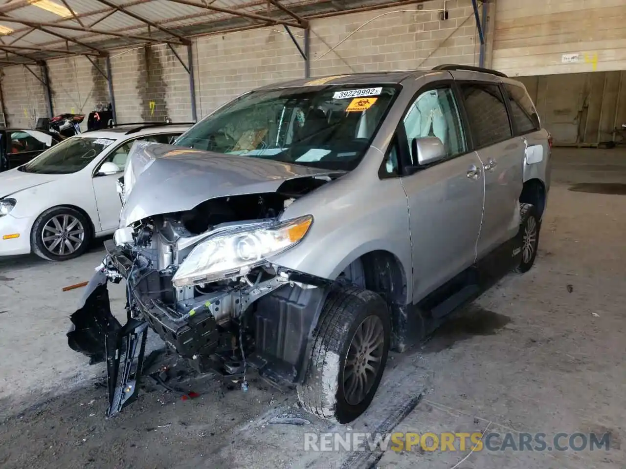 2 Photograph of a damaged car 5TDYZ3DC7LS084706 TOYOTA SIENNA 2020