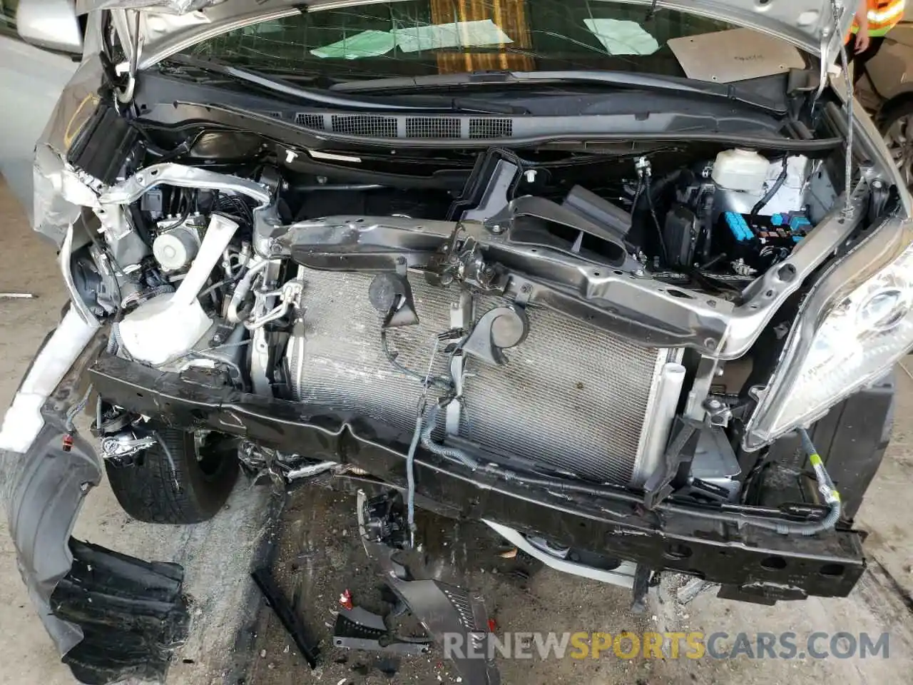 7 Photograph of a damaged car 5TDYZ3DC7LS084706 TOYOTA SIENNA 2020