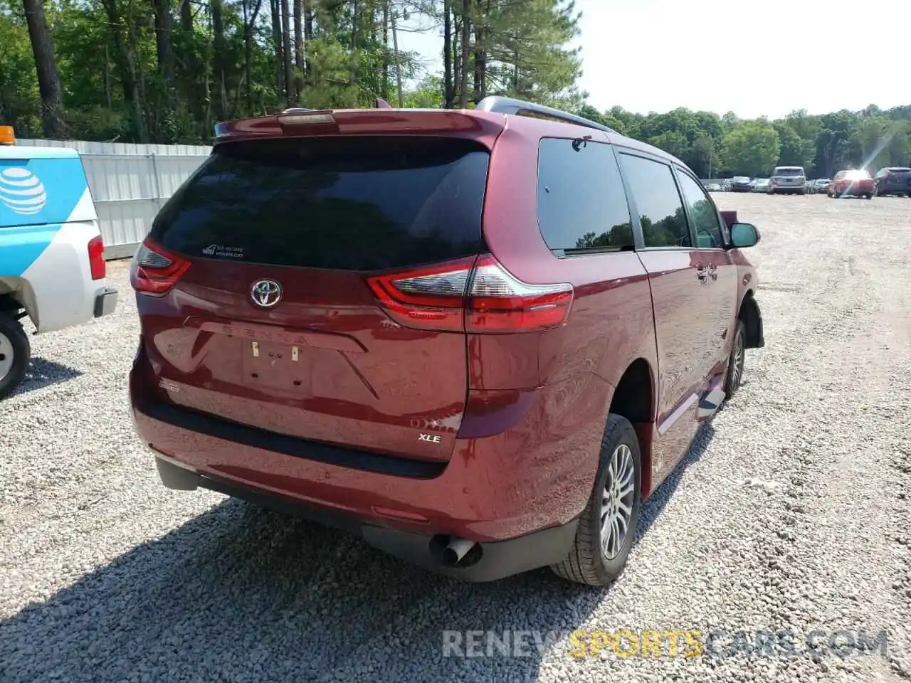 4 Photograph of a damaged car 5TDYZ3DC7LS086410 TOYOTA SIENNA 2020