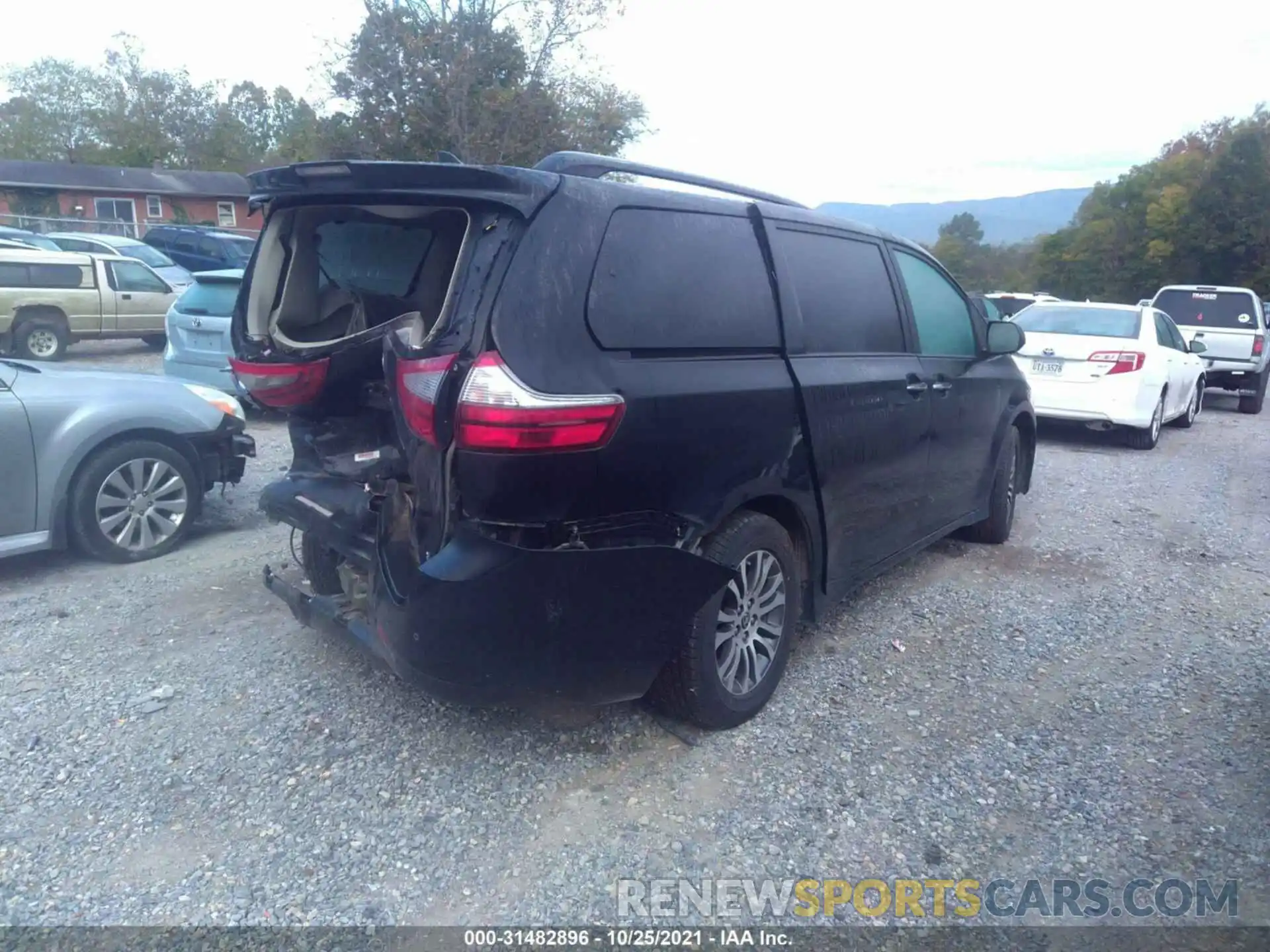 4 Photograph of a damaged car 5TDYZ3DC7LS088058 TOYOTA SIENNA 2020