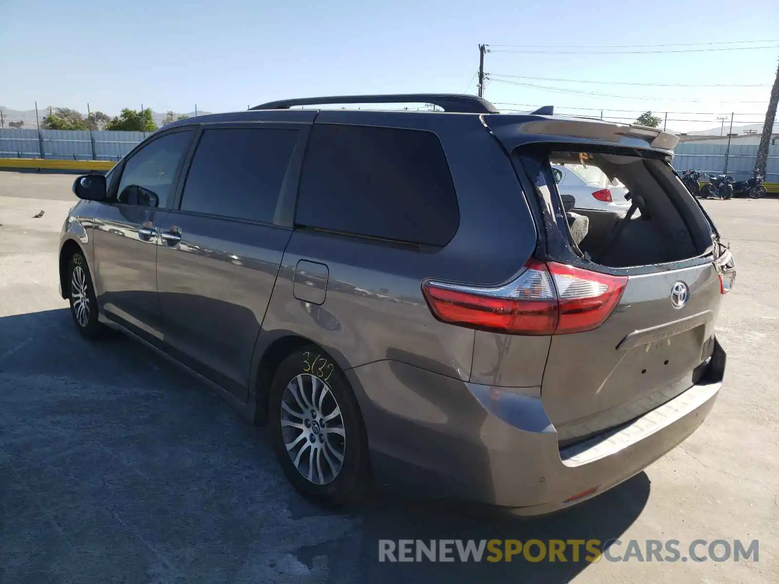 3 Photograph of a damaged car 5TDYZ3DC8LS024532 TOYOTA SIENNA 2020