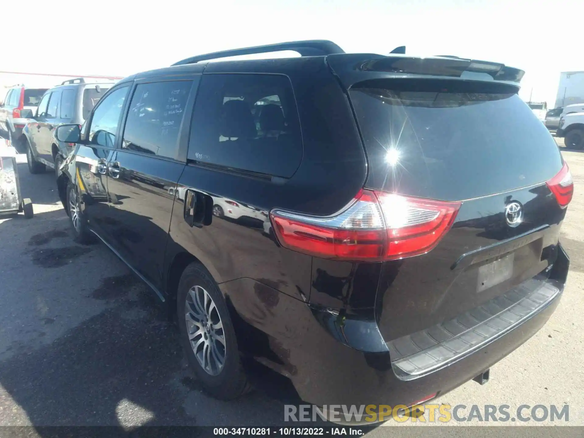 3 Photograph of a damaged car 5TDYZ3DC8LS026345 TOYOTA SIENNA 2020