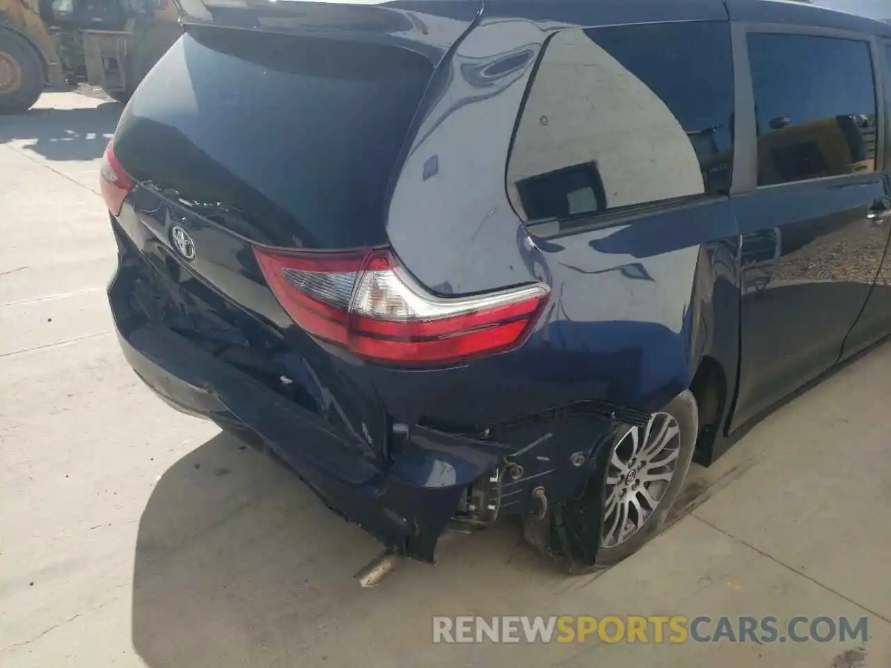 9 Photograph of a damaged car 5TDYZ3DC8LS029729 TOYOTA SIENNA 2020