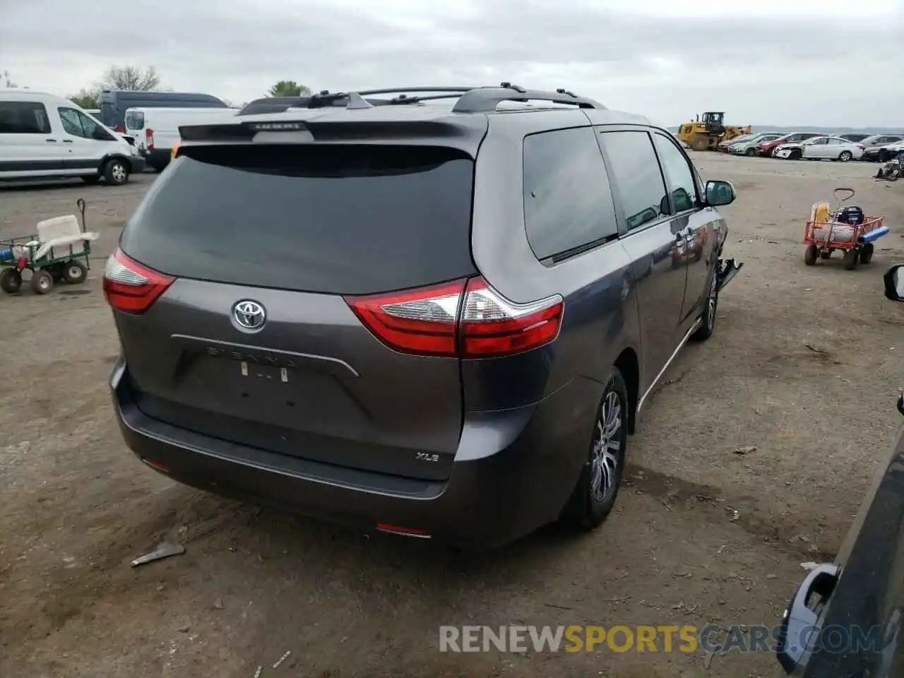 4 Photograph of a damaged car 5TDYZ3DC8LS032873 TOYOTA SIENNA 2020