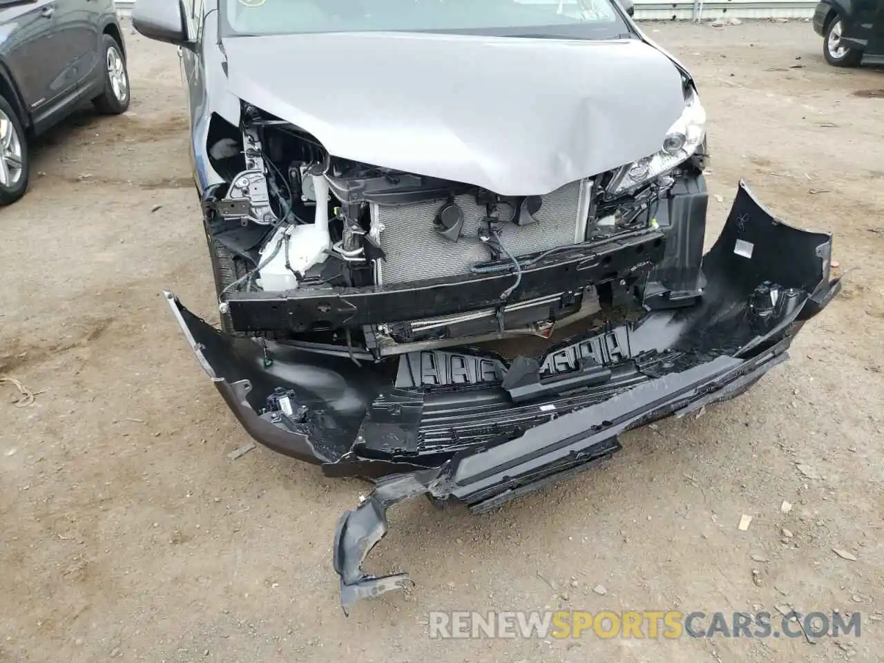 9 Photograph of a damaged car 5TDYZ3DC8LS032873 TOYOTA SIENNA 2020