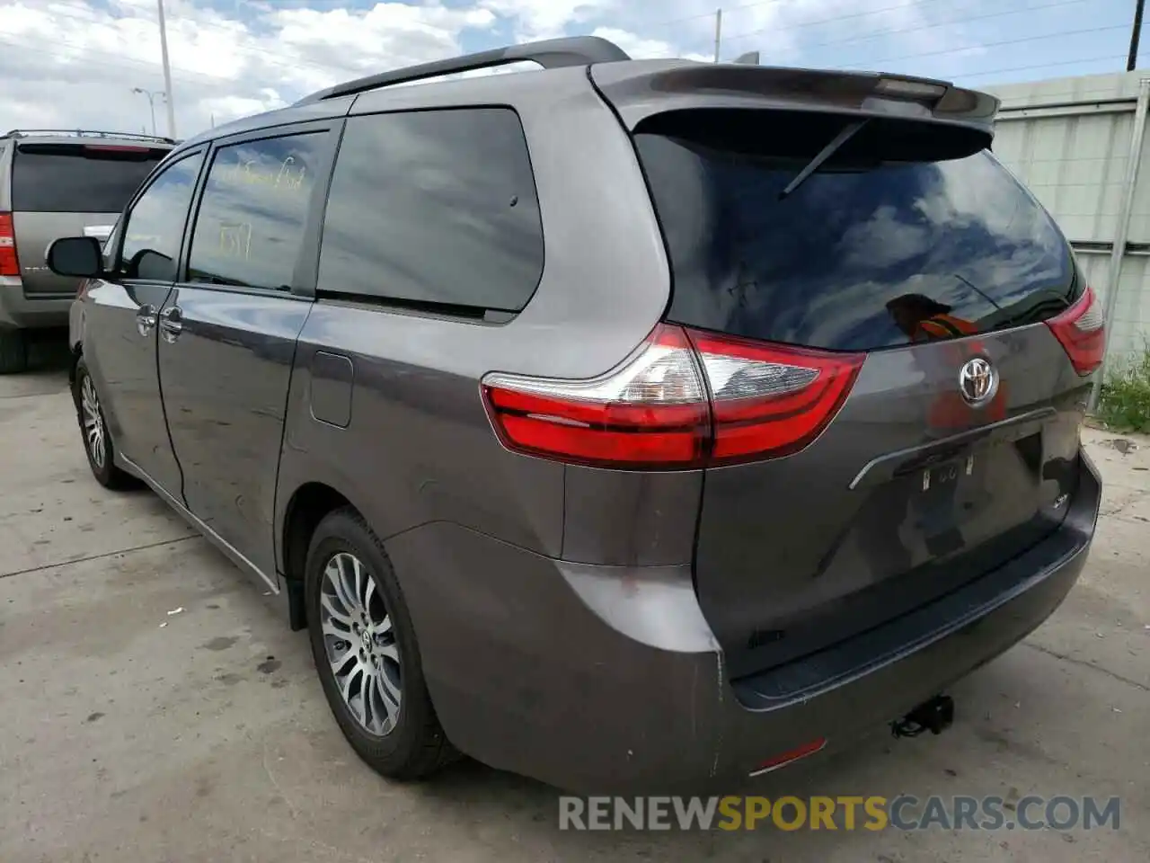 3 Photograph of a damaged car 5TDYZ3DC8LS033926 TOYOTA SIENNA 2020