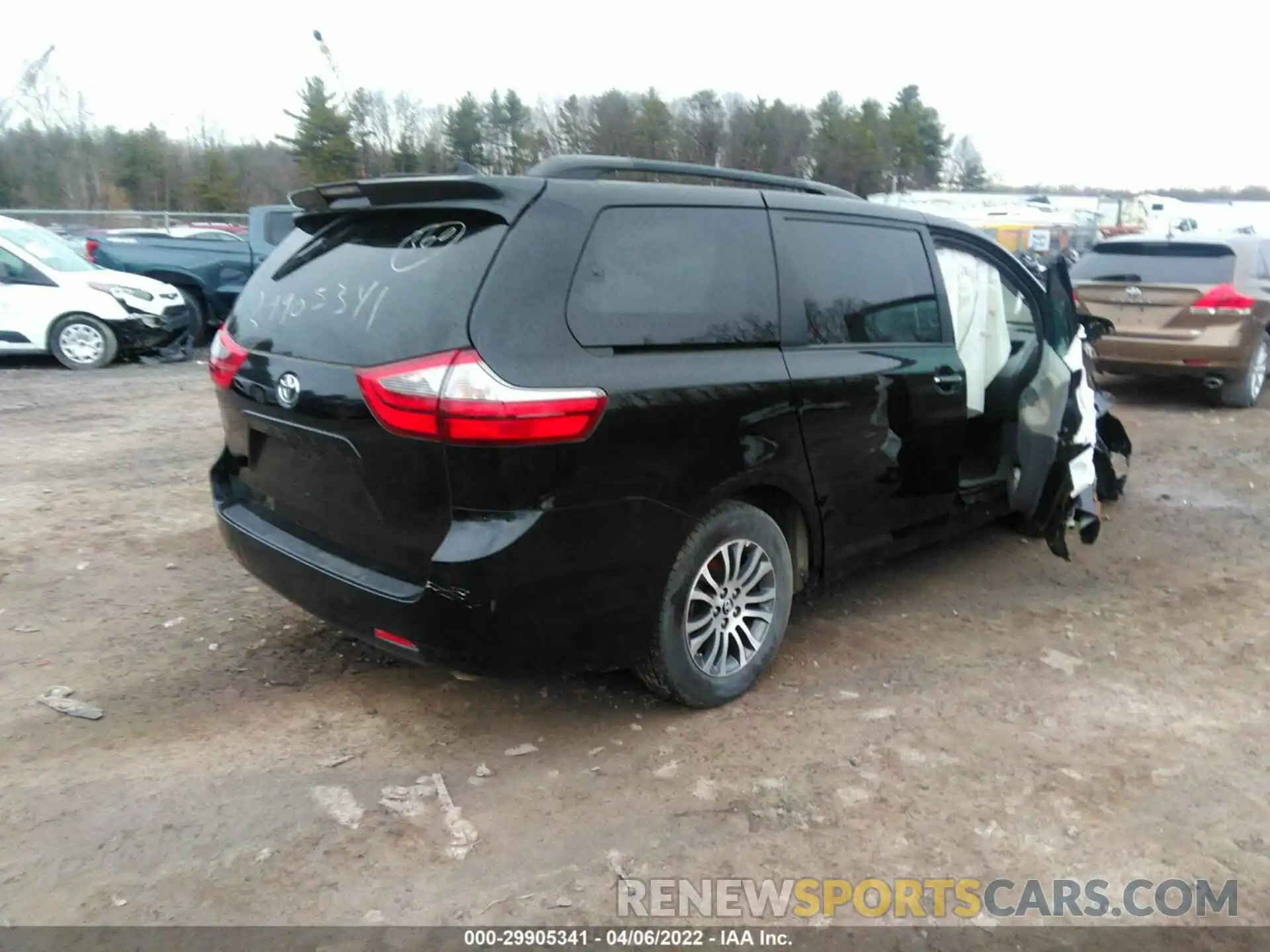 4 Photograph of a damaged car 5TDYZ3DC8LS034834 TOYOTA SIENNA 2020