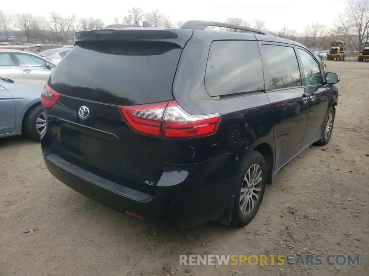 4 Photograph of a damaged car 5TDYZ3DC8LS035191 TOYOTA SIENNA 2020