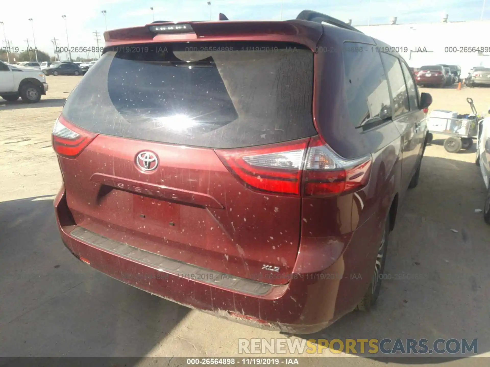 4 Photograph of a damaged car 5TDYZ3DC8LS041573 TOYOTA SIENNA 2020