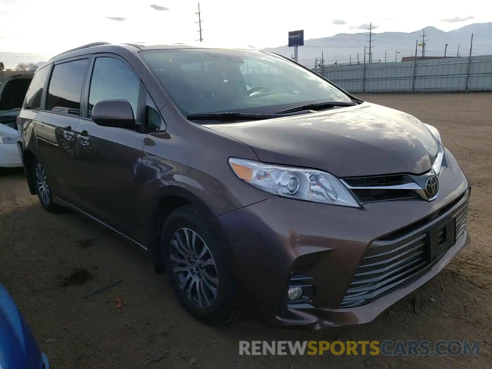 1 Photograph of a damaged car 5TDYZ3DC8LS045803 TOYOTA SIENNA 2020