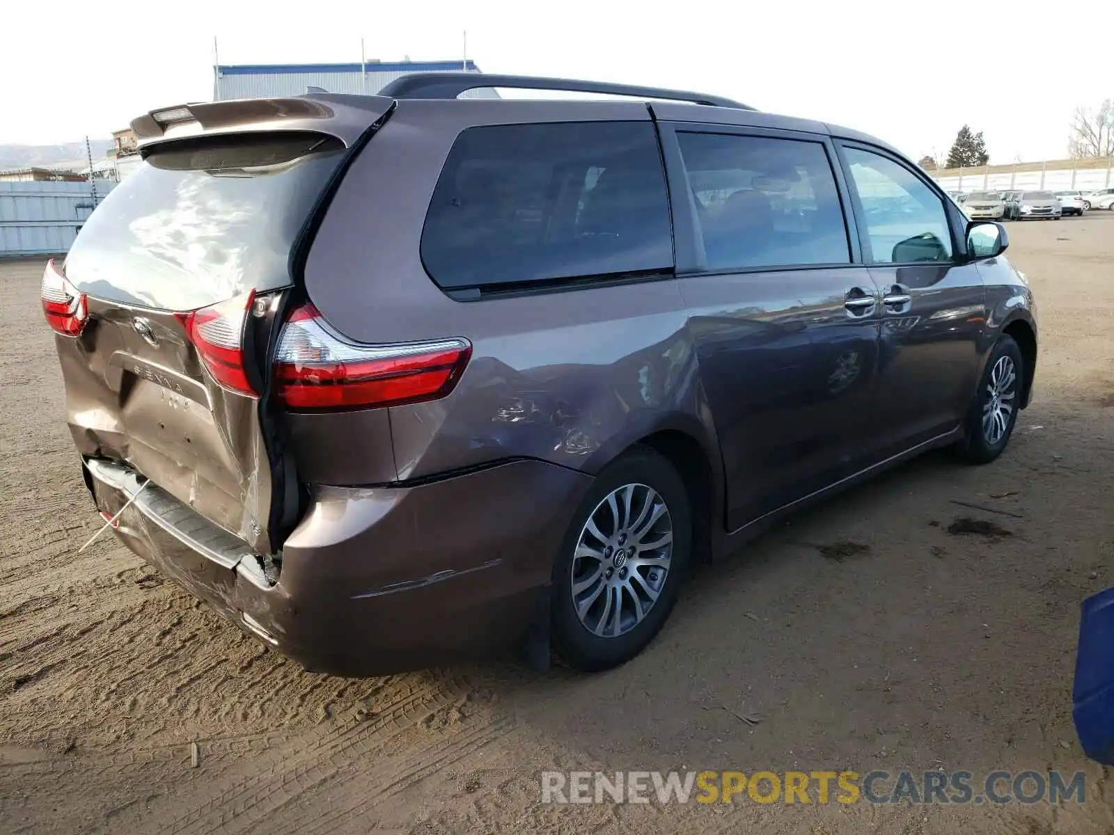 4 Photograph of a damaged car 5TDYZ3DC8LS045803 TOYOTA SIENNA 2020