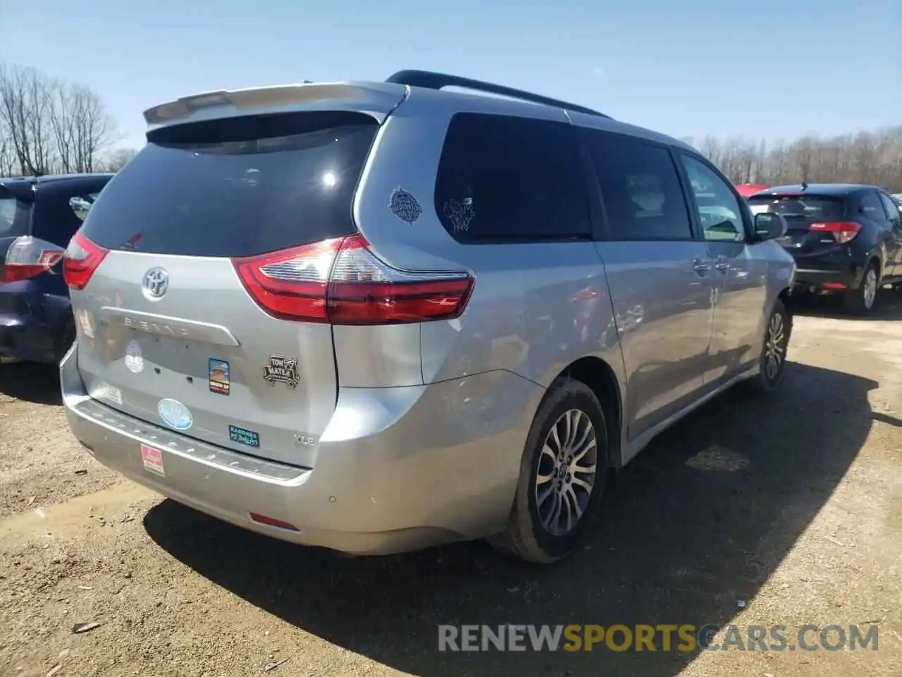 4 Photograph of a damaged car 5TDYZ3DC8LS046868 TOYOTA SIENNA 2020