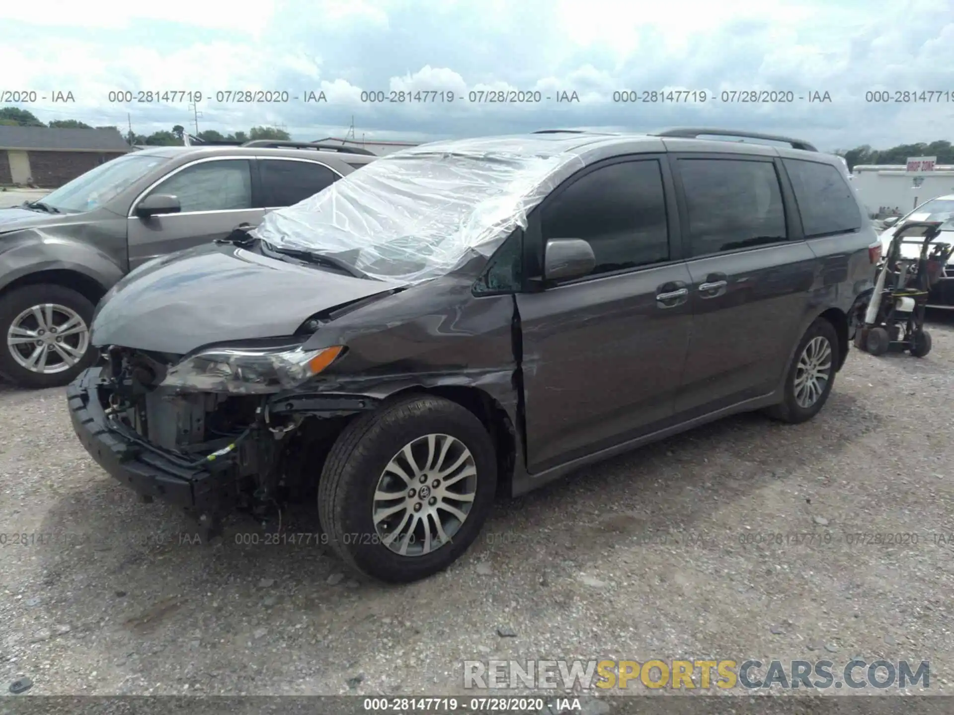 2 Photograph of a damaged car 5TDYZ3DC8LS049883 TOYOTA SIENNA 2020