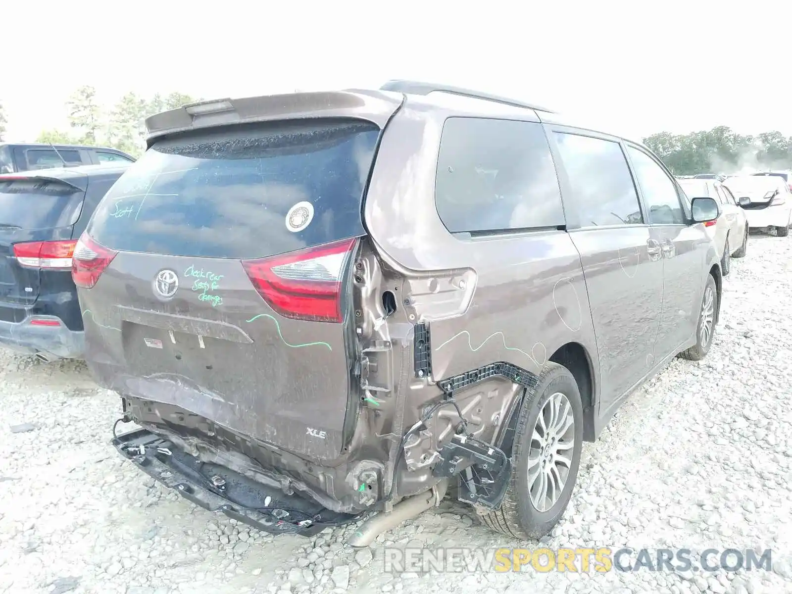 4 Photograph of a damaged car 5TDYZ3DC8LS054341 TOYOTA SIENNA 2020