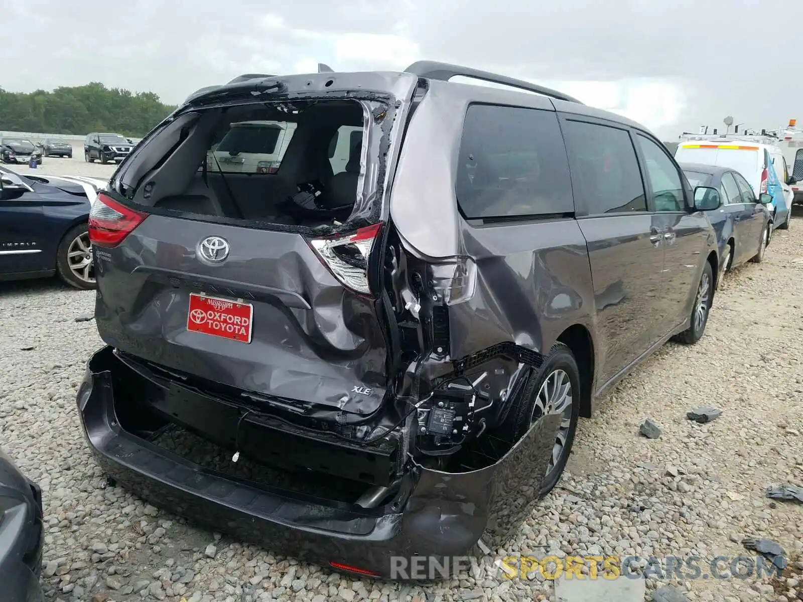 4 Photograph of a damaged car 5TDYZ3DC8LS057403 TOYOTA SIENNA 2020