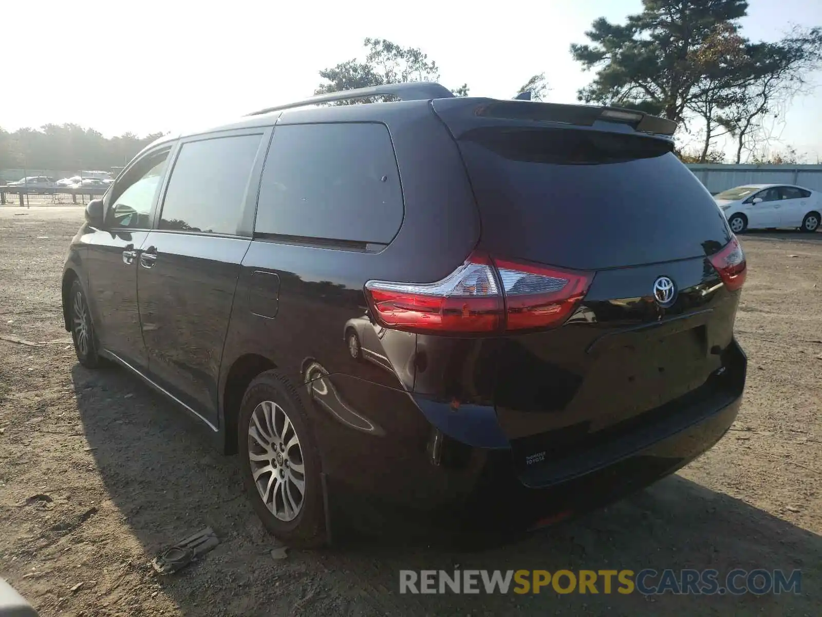 3 Photograph of a damaged car 5TDYZ3DC8LS058194 TOYOTA SIENNA 2020