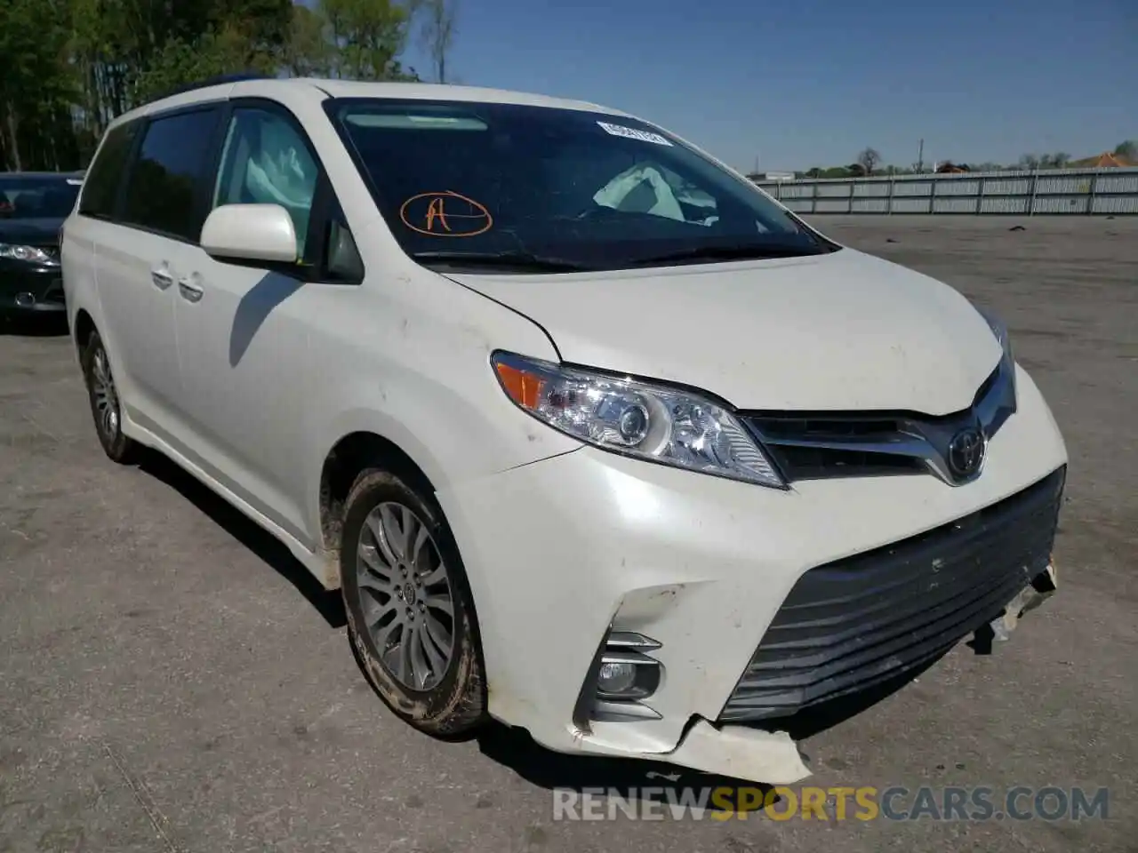 1 Photograph of a damaged car 5TDYZ3DC8LS061340 TOYOTA SIENNA 2020