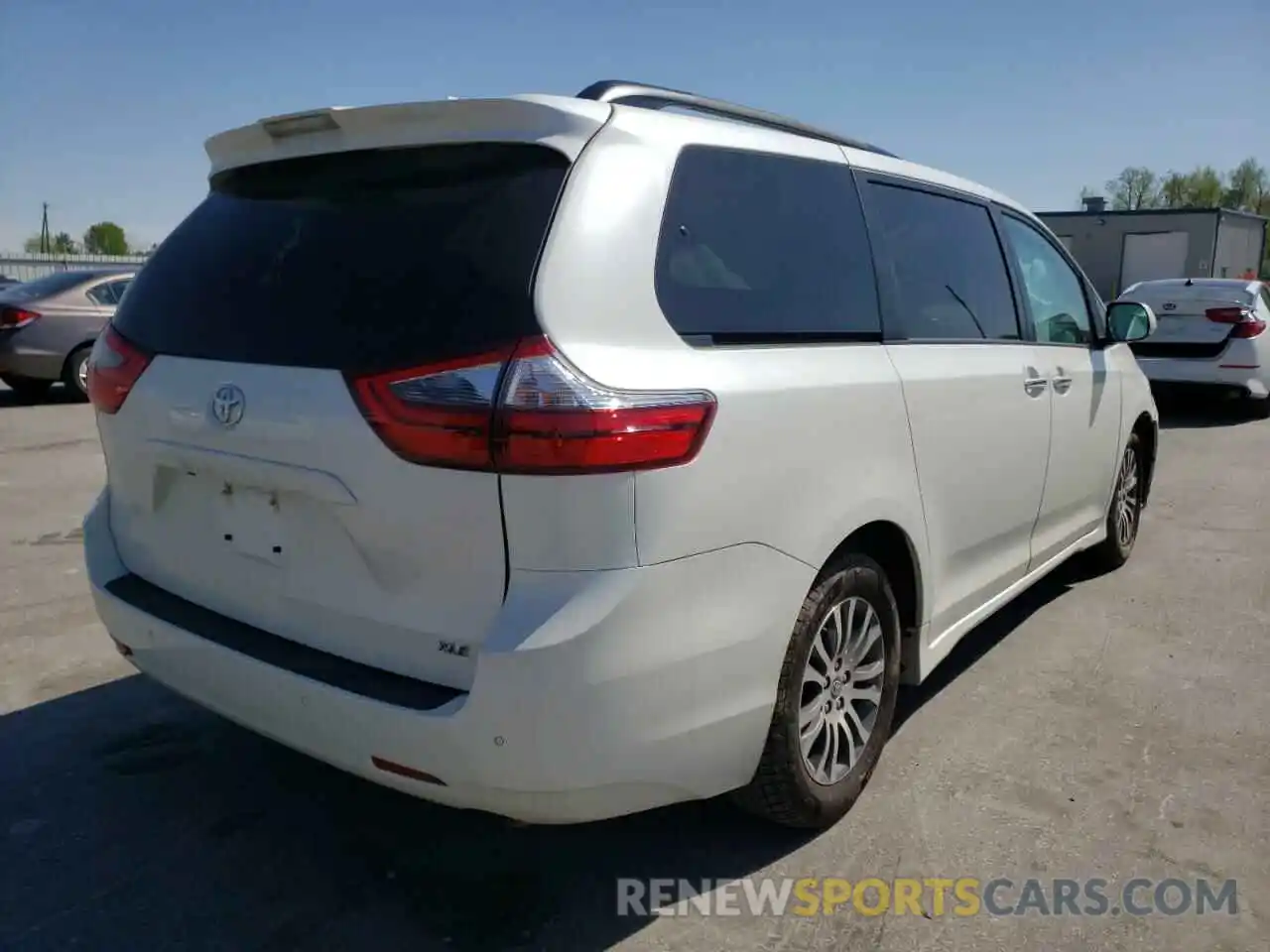 4 Photograph of a damaged car 5TDYZ3DC8LS061340 TOYOTA SIENNA 2020