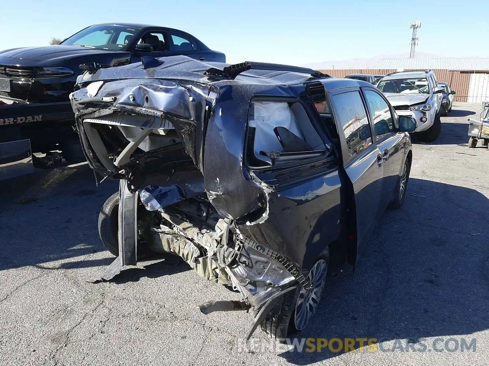 4 Фотография поврежденного автомобиля 5TDYZ3DC8LS063671 TOYOTA SIENNA 2020