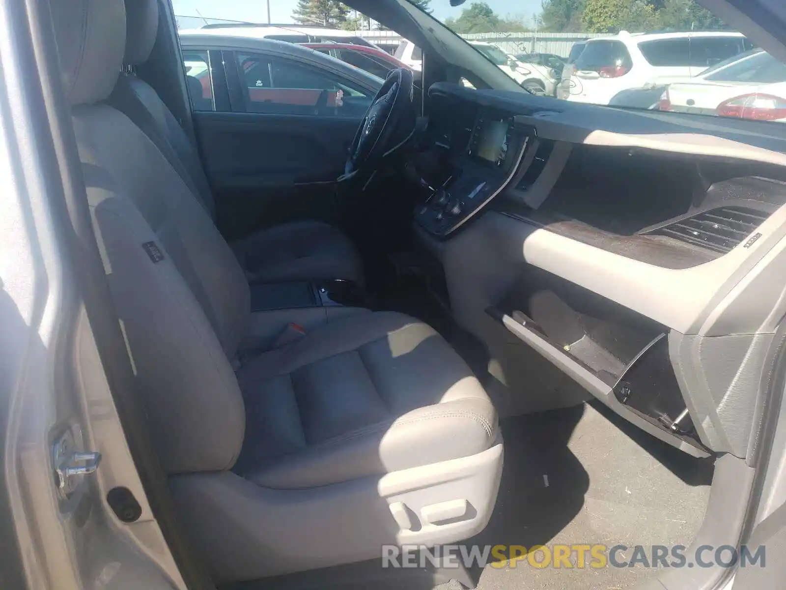 5 Photograph of a damaged car 5TDYZ3DC8LS063864 TOYOTA SIENNA 2020