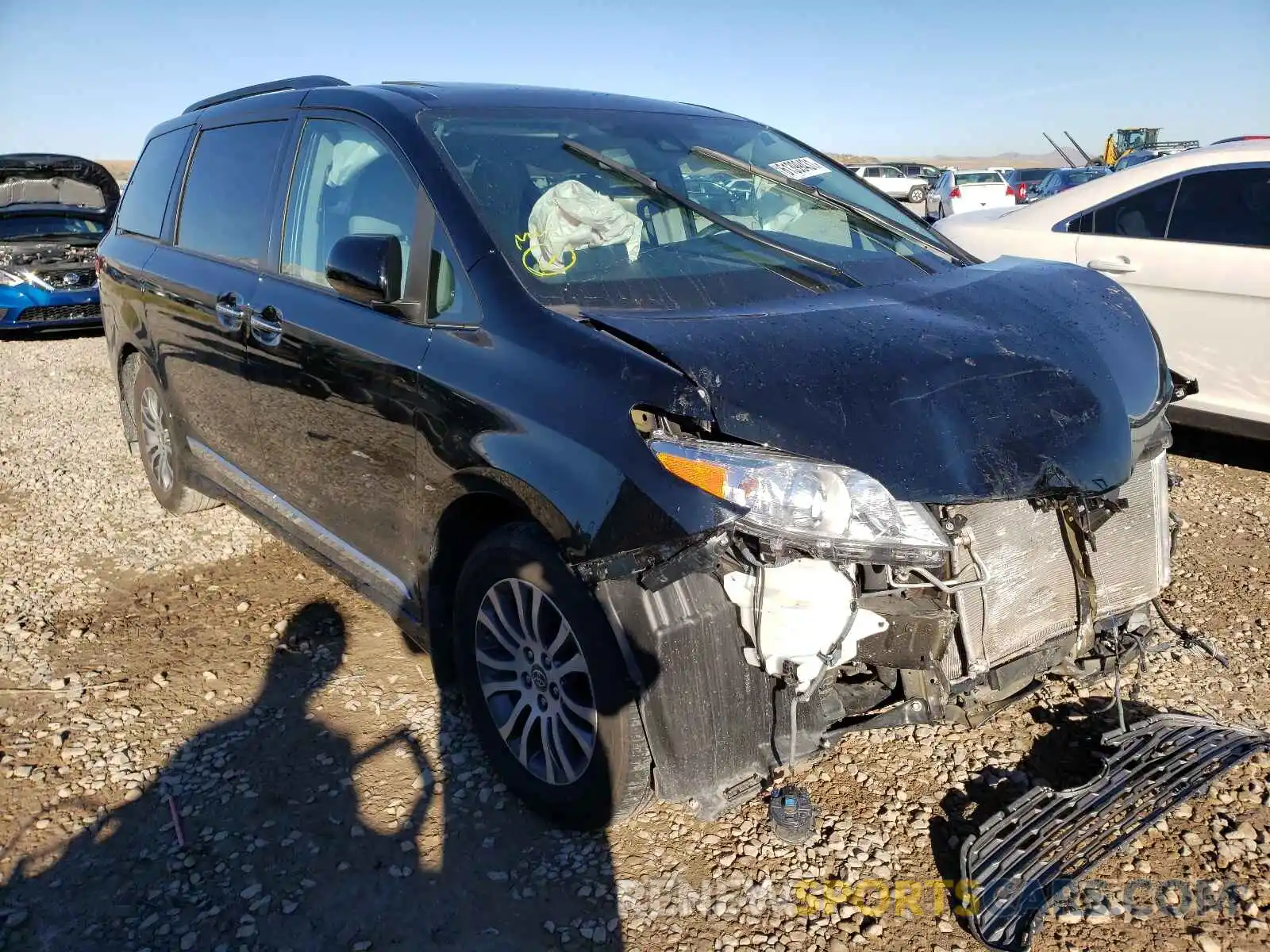 1 Photograph of a damaged car 5TDYZ3DC8LS075464 TOYOTA SIENNA 2020