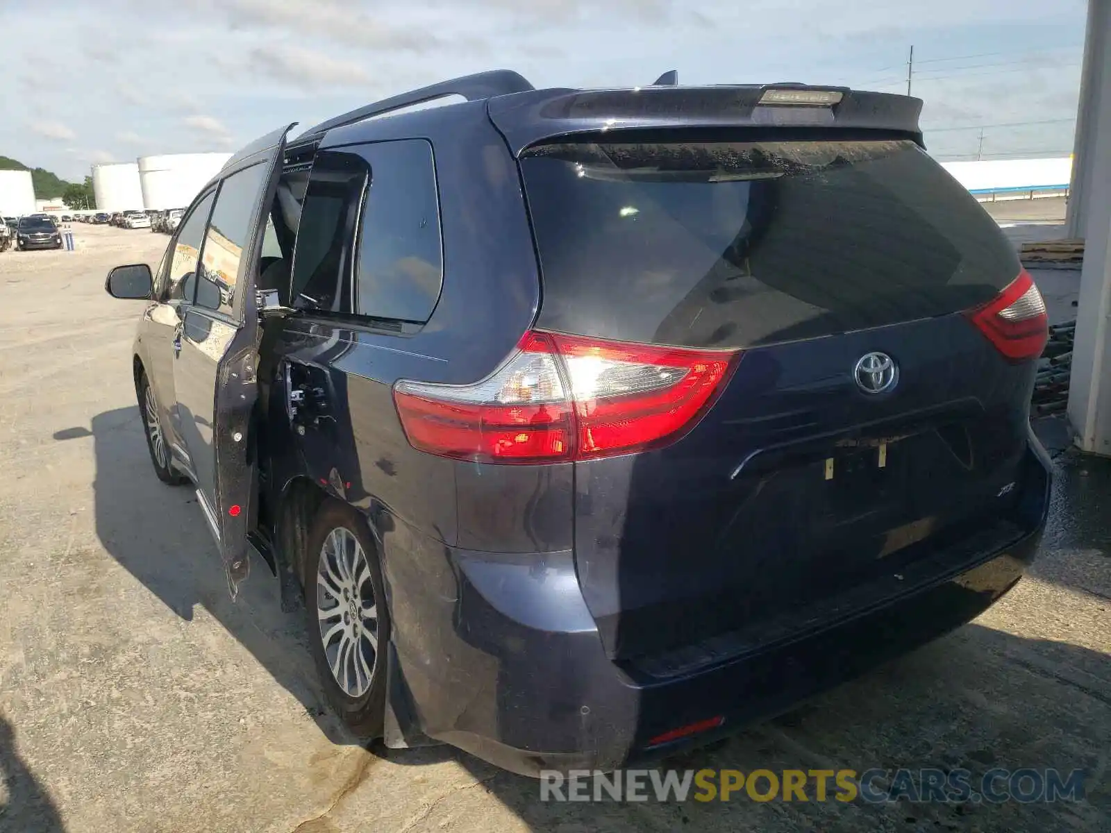 3 Photograph of a damaged car 5TDYZ3DC8LS076386 TOYOTA SIENNA 2020