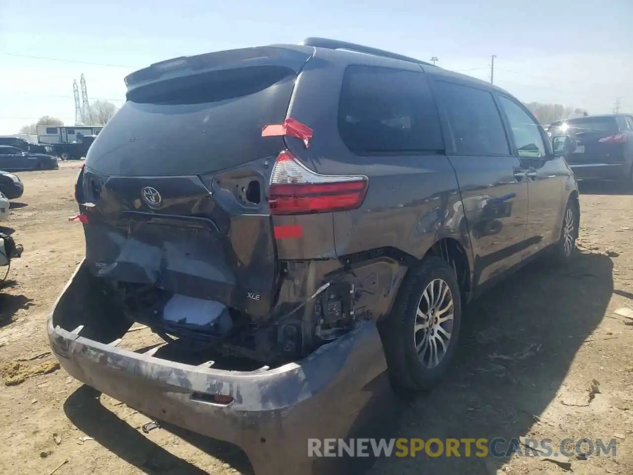 4 Photograph of a damaged car 5TDYZ3DC8LS078526 TOYOTA SIENNA 2020