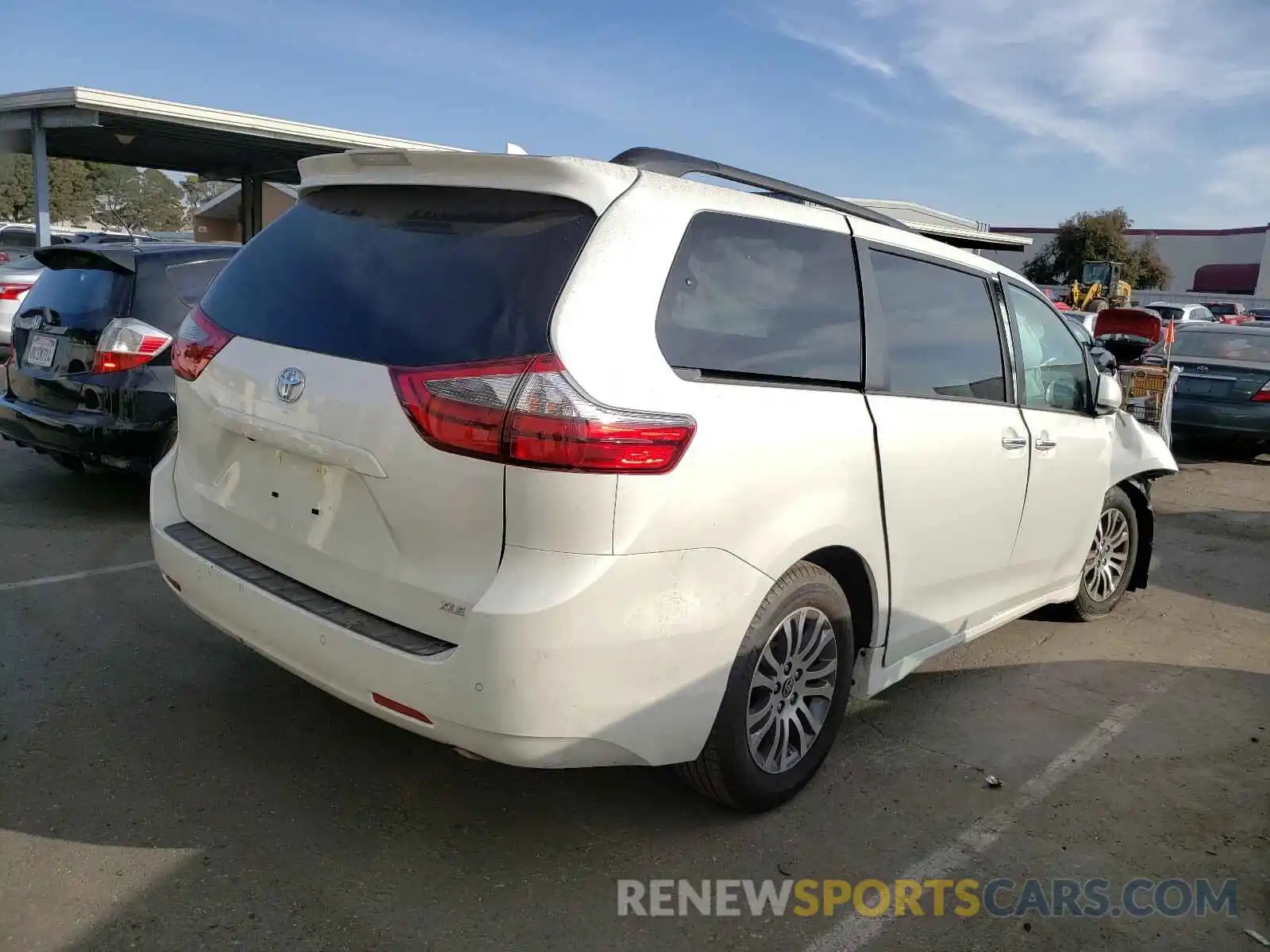 4 Photograph of a damaged car 5TDYZ3DC8LS080471 TOYOTA SIENNA 2020