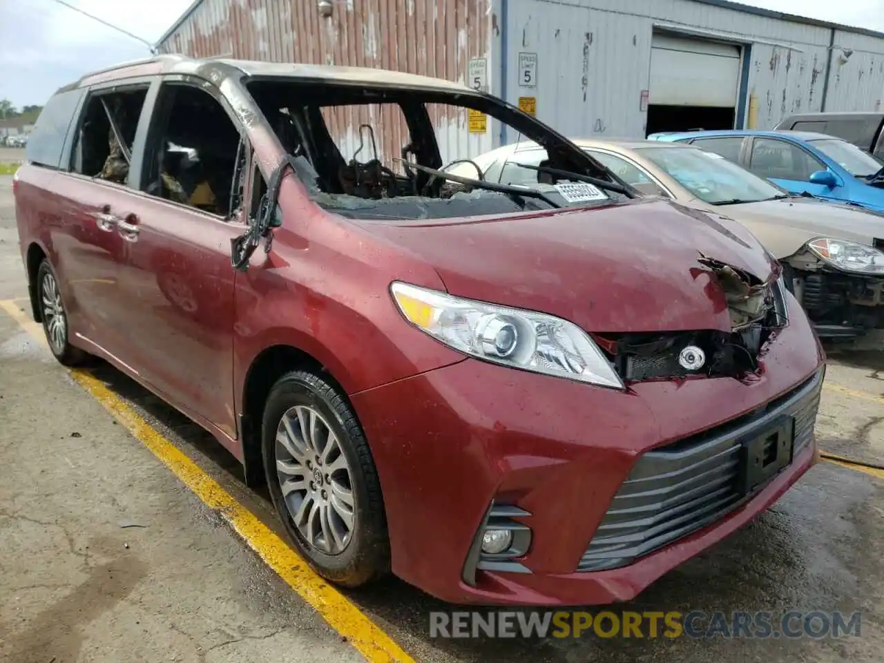 1 Photograph of a damaged car 5TDYZ3DC8LS084813 TOYOTA SIENNA 2020