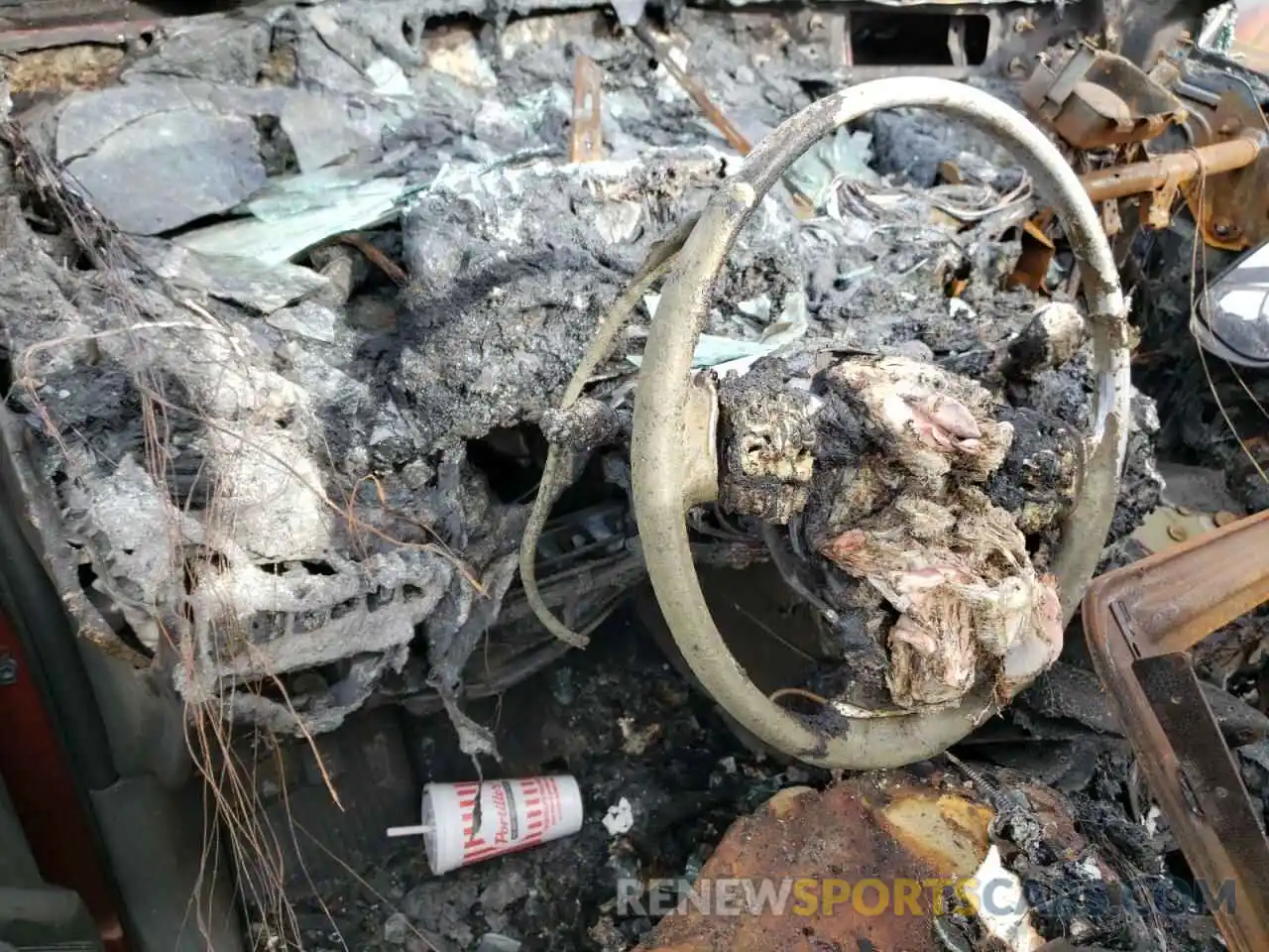 8 Photograph of a damaged car 5TDYZ3DC8LS084813 TOYOTA SIENNA 2020