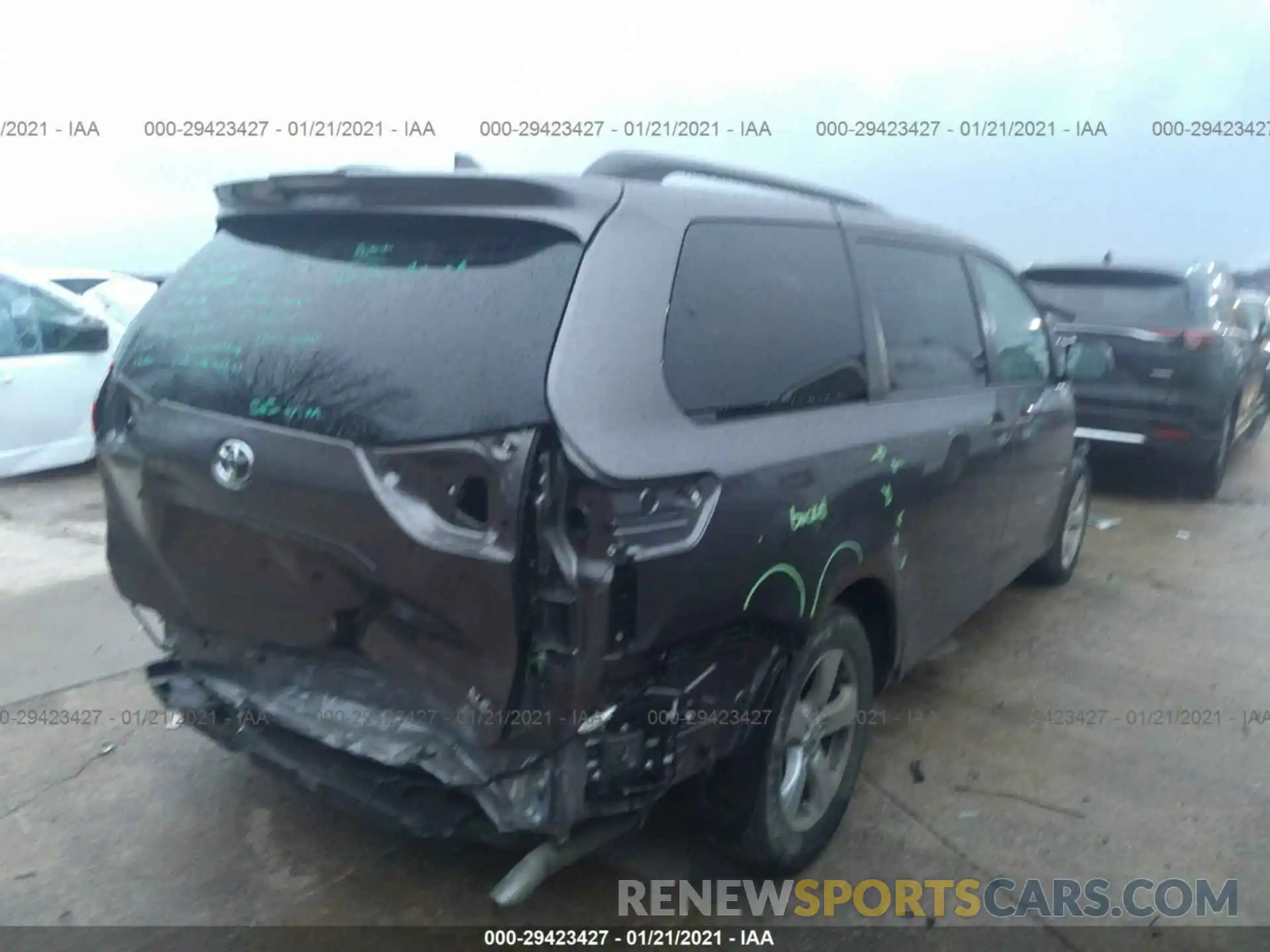 4 Photograph of a damaged car 5TDYZ3DC8LS086139 TOYOTA SIENNA 2020