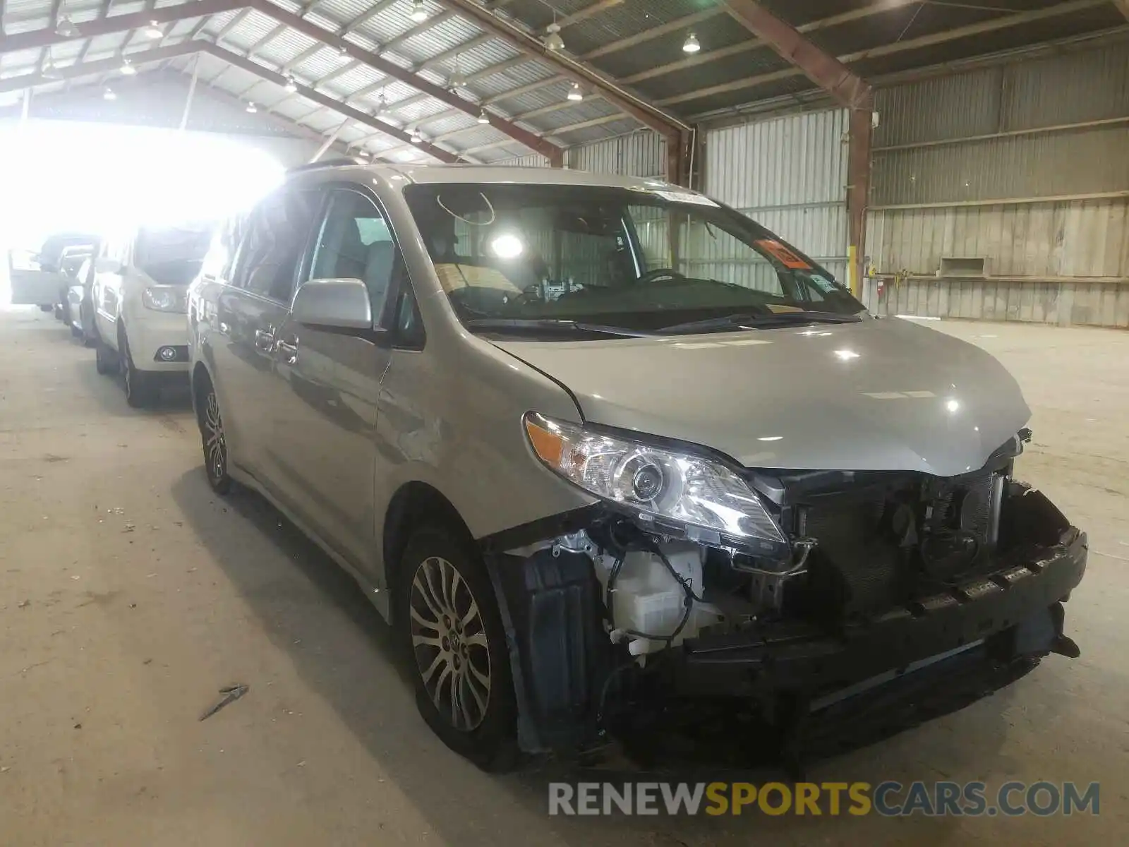 1 Photograph of a damaged car 5TDYZ3DC9LS021123 TOYOTA SIENNA 2020