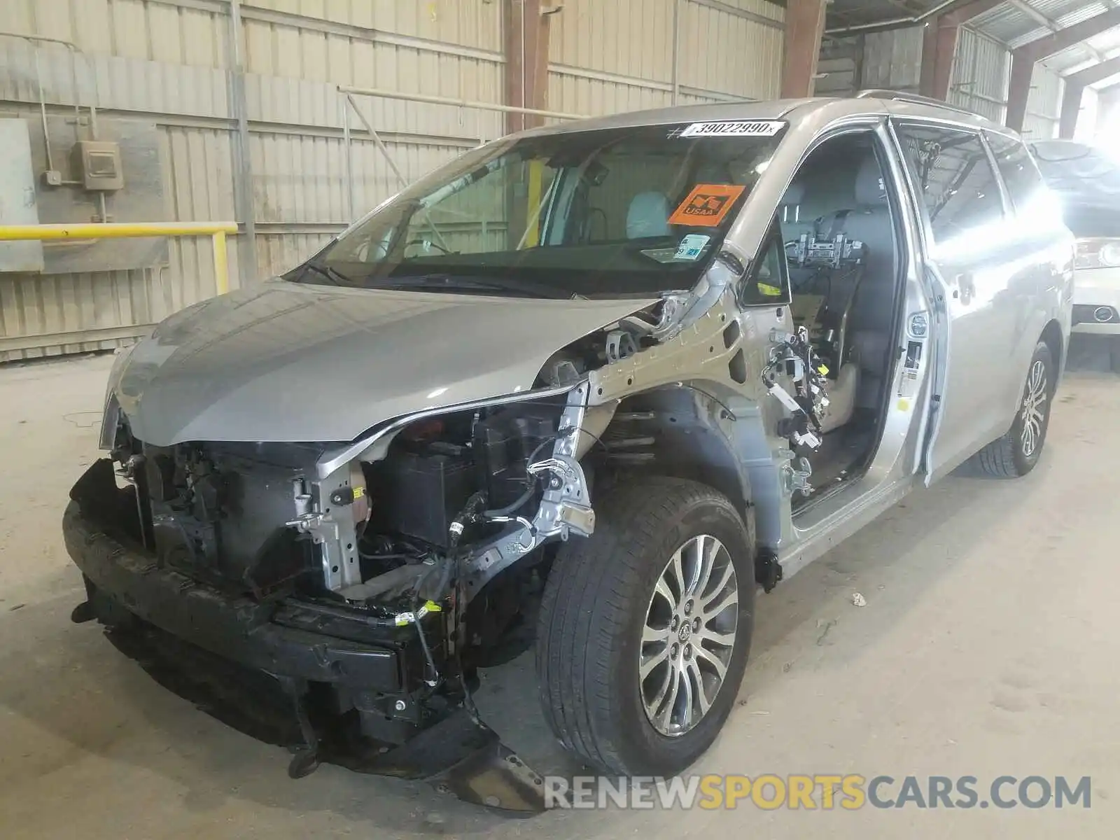 2 Photograph of a damaged car 5TDYZ3DC9LS021123 TOYOTA SIENNA 2020