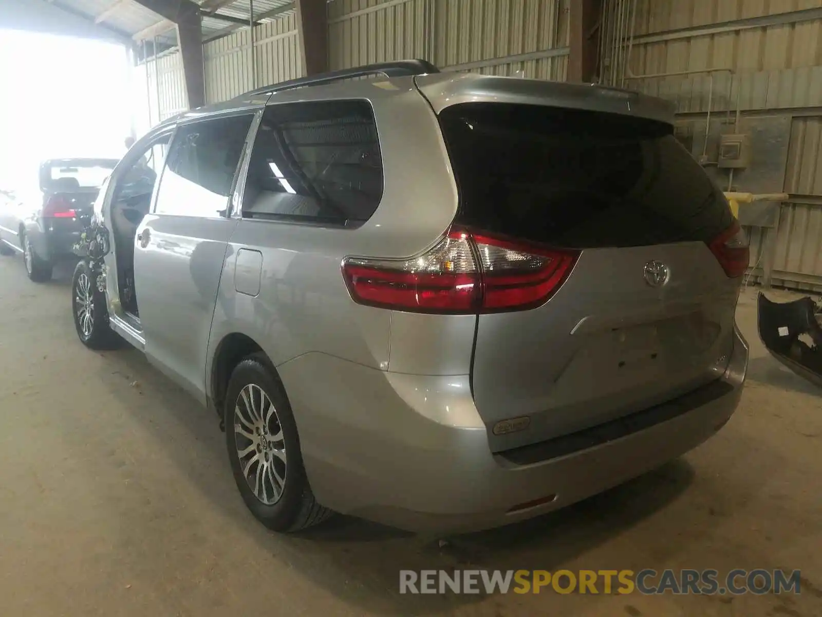 3 Photograph of a damaged car 5TDYZ3DC9LS021123 TOYOTA SIENNA 2020