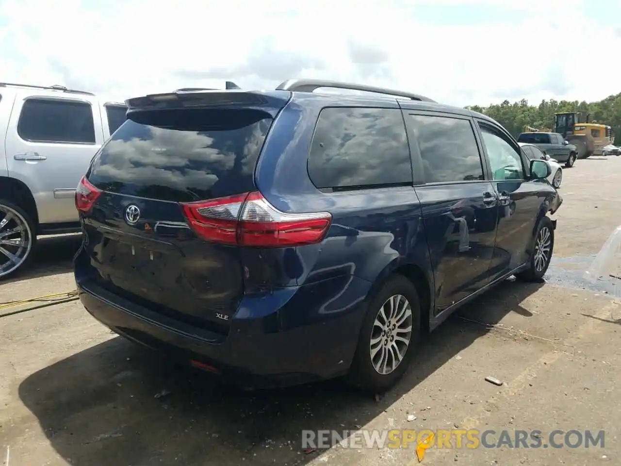 4 Photograph of a damaged car 5TDYZ3DC9LS023132 TOYOTA SIENNA 2020