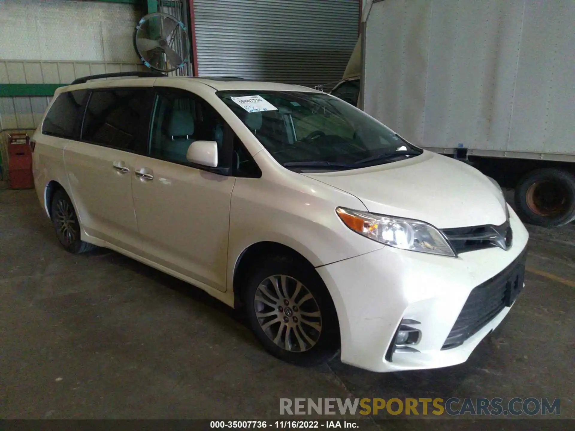 1 Photograph of a damaged car 5TDYZ3DC9LS023793 TOYOTA SIENNA 2020