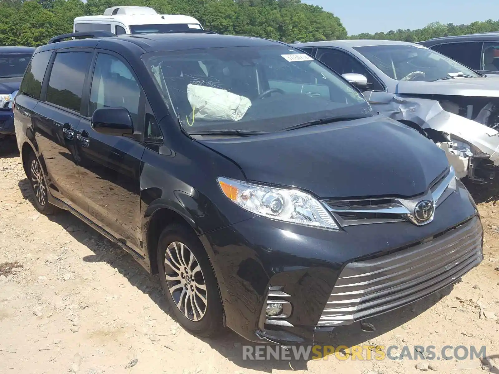 1 Photograph of a damaged car 5TDYZ3DC9LS024569 TOYOTA SIENNA 2020