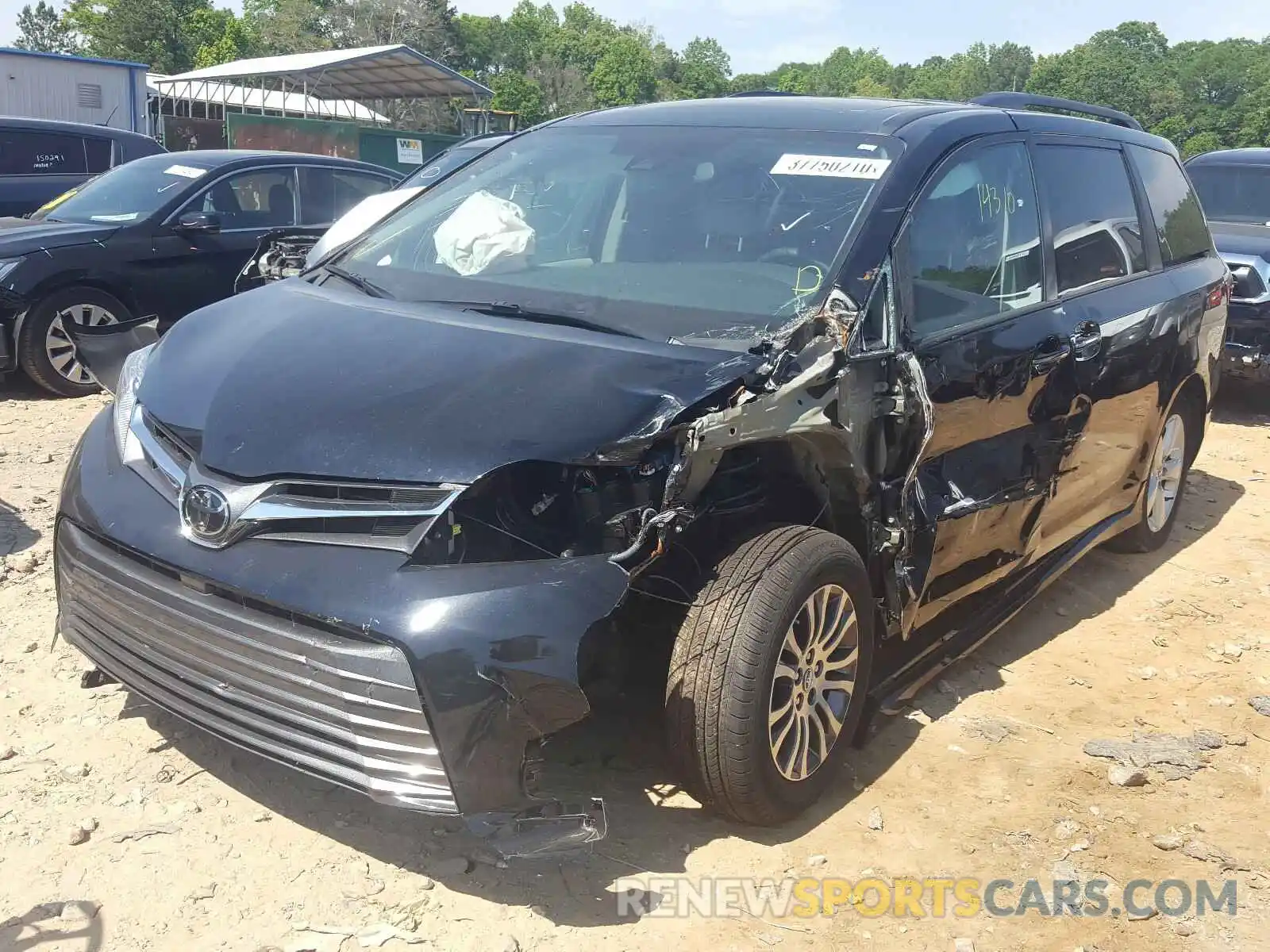 2 Photograph of a damaged car 5TDYZ3DC9LS024569 TOYOTA SIENNA 2020