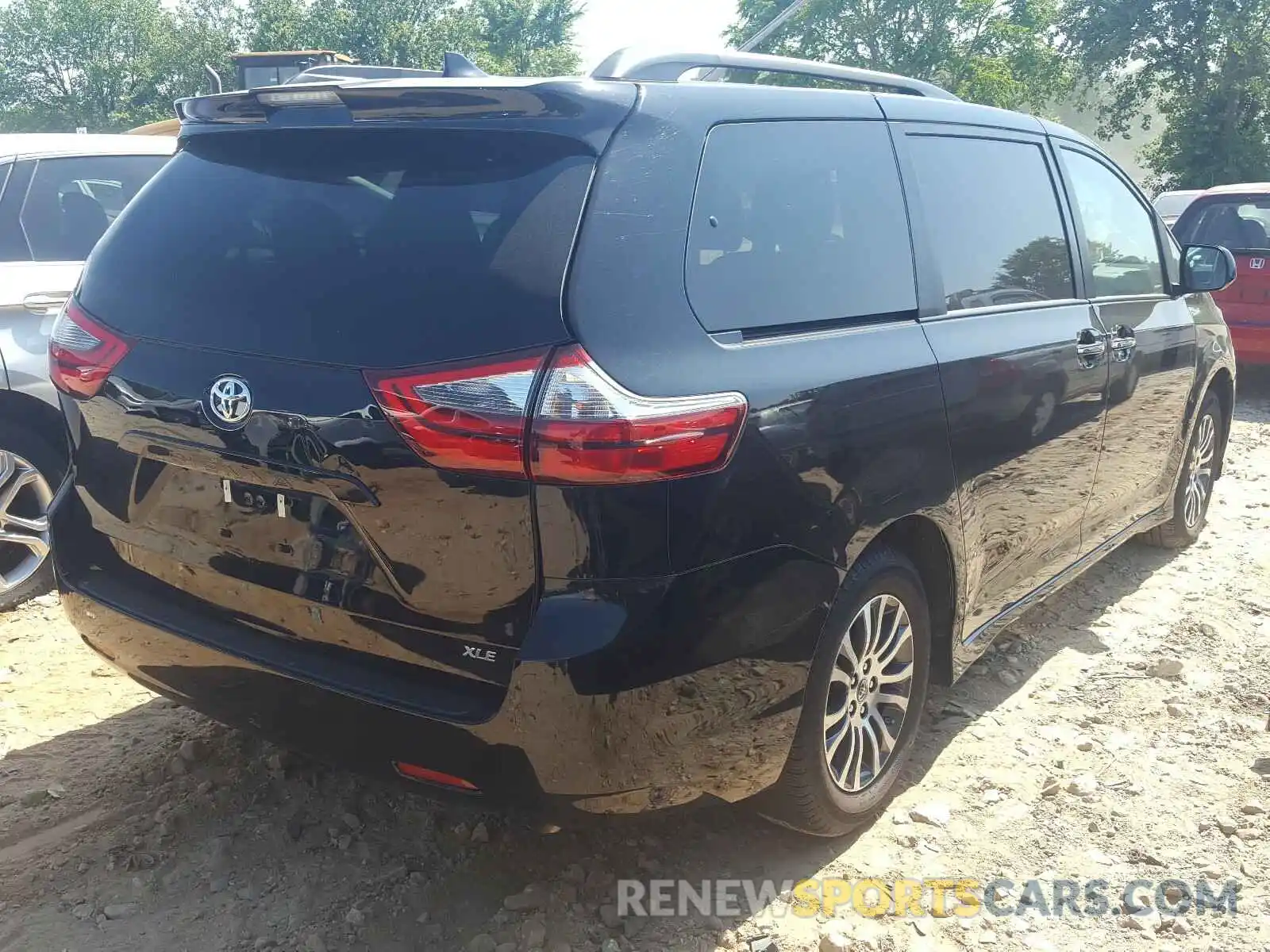 4 Photograph of a damaged car 5TDYZ3DC9LS024569 TOYOTA SIENNA 2020