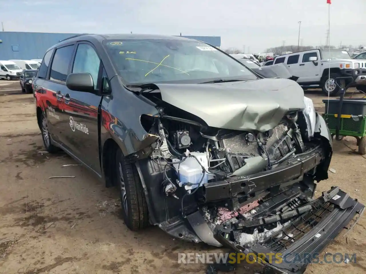 1 Photograph of a damaged car 5TDYZ3DC9LS035233 TOYOTA SIENNA 2020