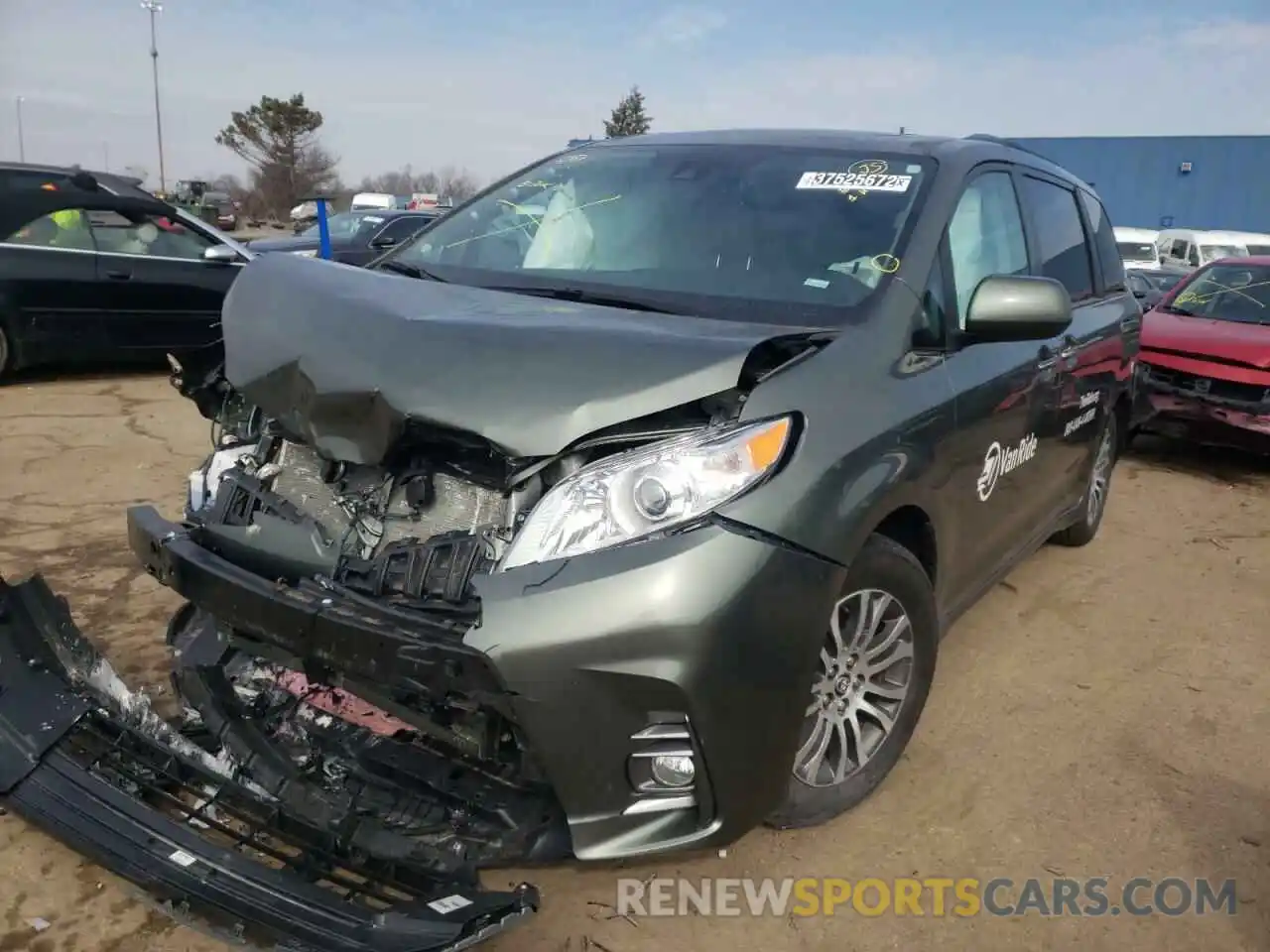 2 Photograph of a damaged car 5TDYZ3DC9LS035233 TOYOTA SIENNA 2020