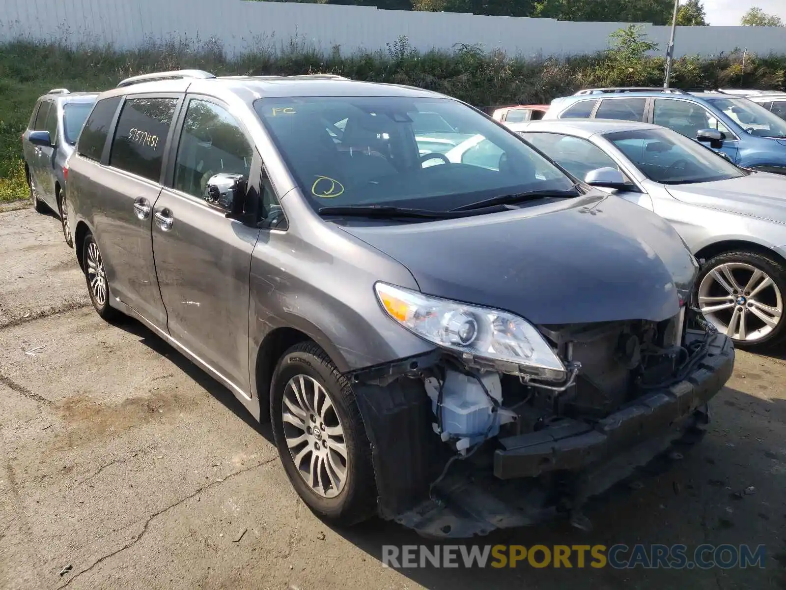 1 Photograph of a damaged car 5TDYZ3DC9LS036804 TOYOTA SIENNA 2020