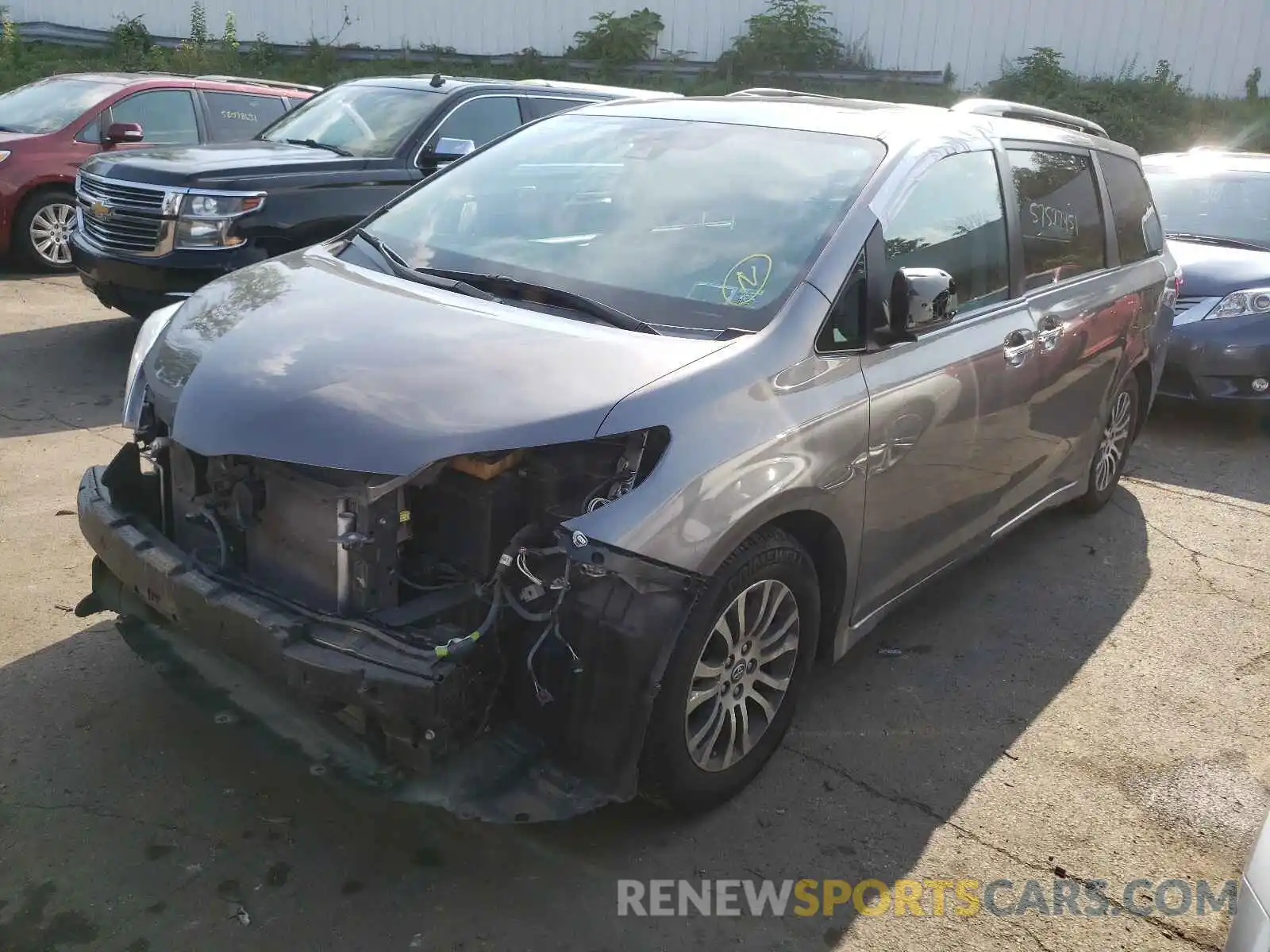 2 Photograph of a damaged car 5TDYZ3DC9LS036804 TOYOTA SIENNA 2020